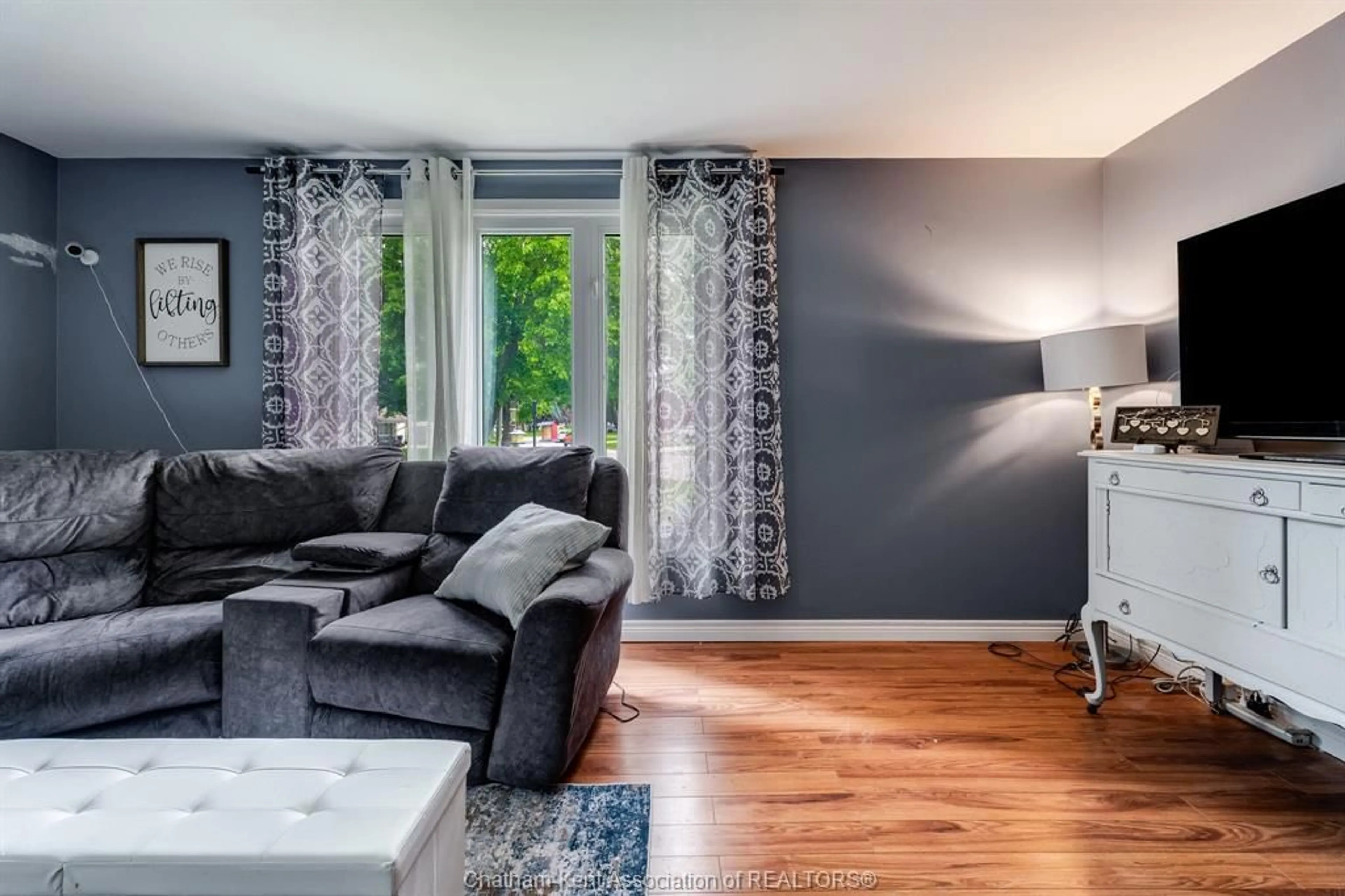 Living room with furniture, wood/laminate floor for 4 Donalda Dr, Chatham Ontario N7L 4J5