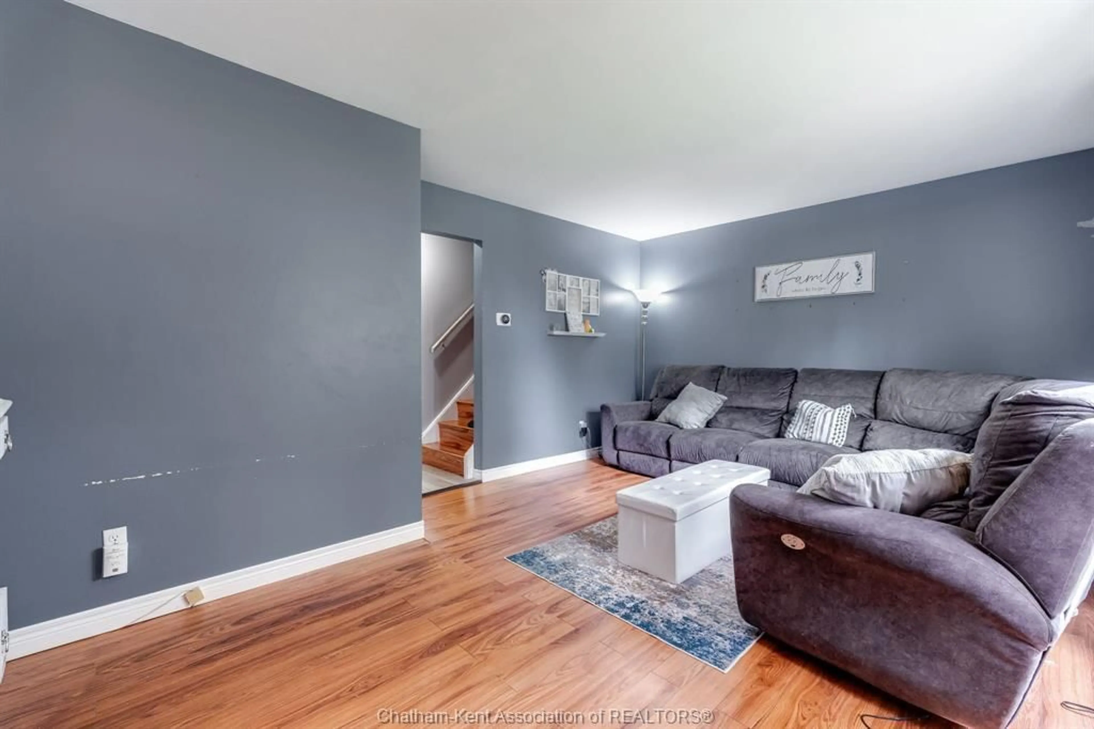 Living room with furniture, unknown for 4 Donalda Dr, Chatham Ontario N7L 4J5