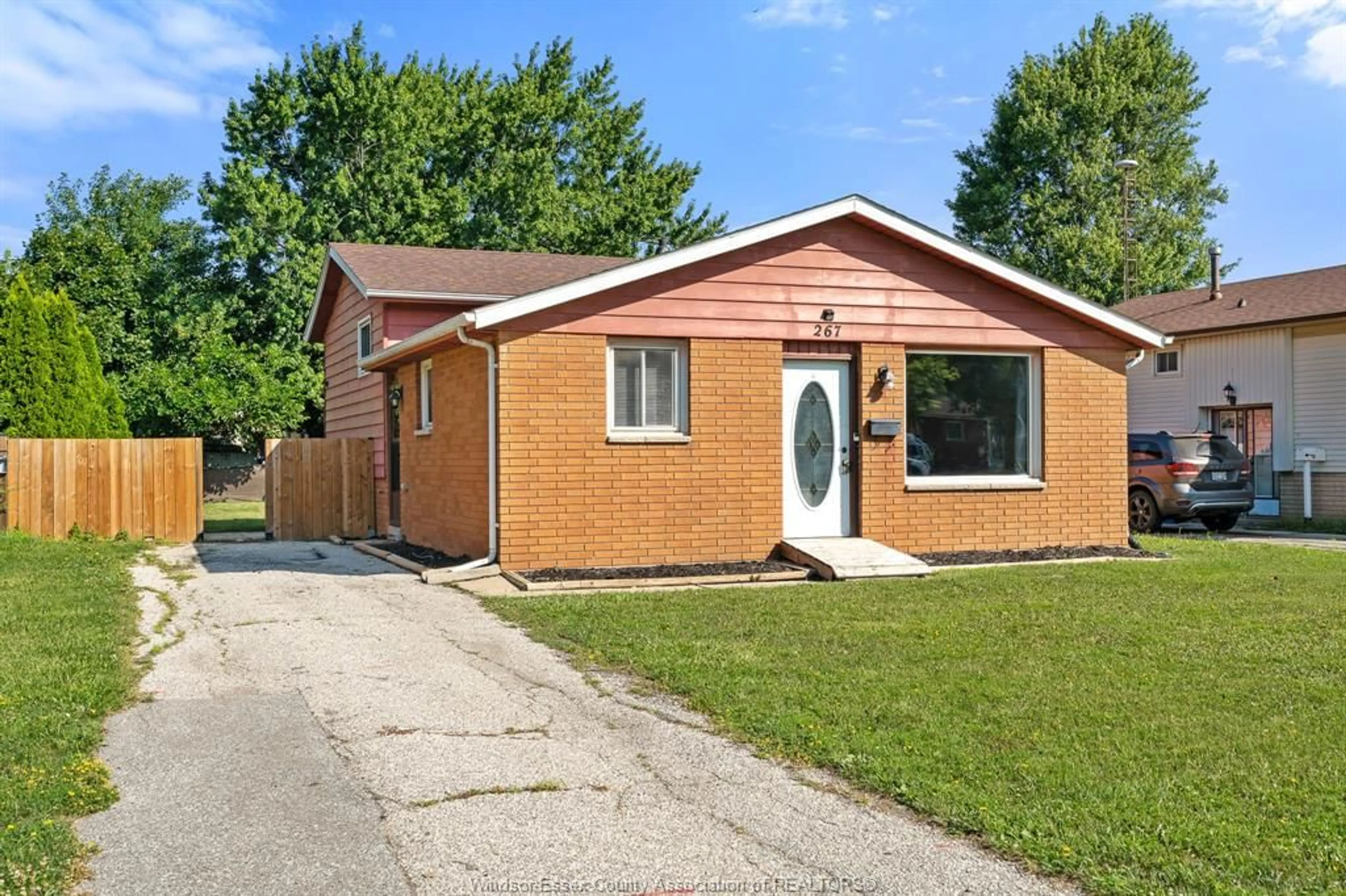 Home with vinyl exterior material, street for 267 BRIEN Ave, Essex Ontario N8M 2Z4
