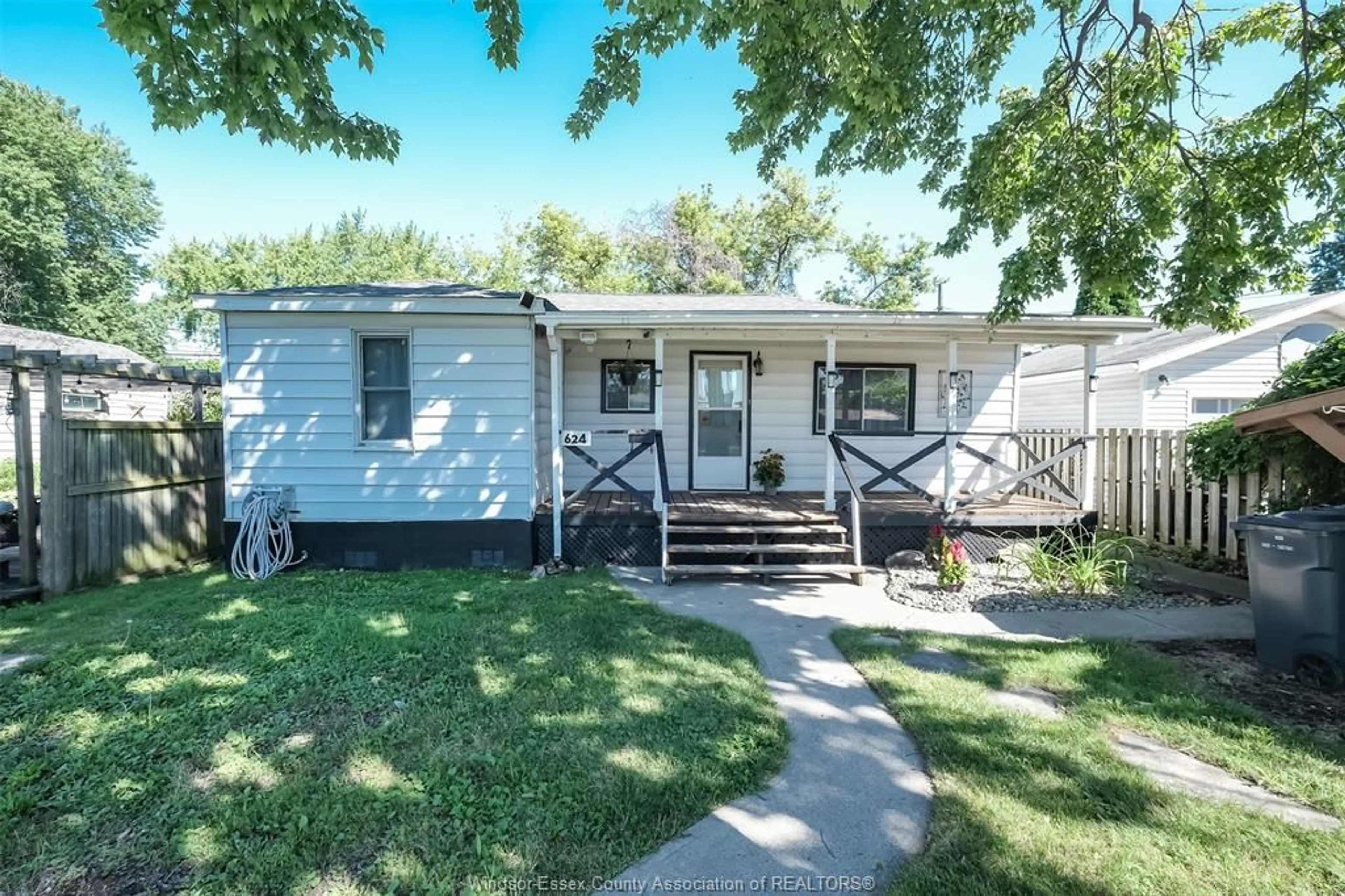 Home with vinyl exterior material, street for 624 CHARLES, Windsor Ontario N8X 3G5
