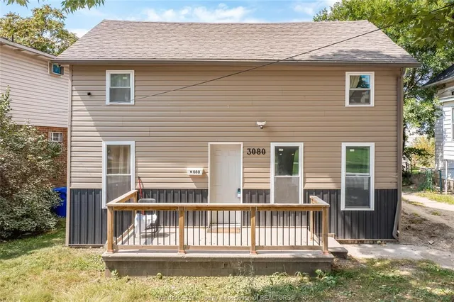 3080 SANDWICH St, Windsor