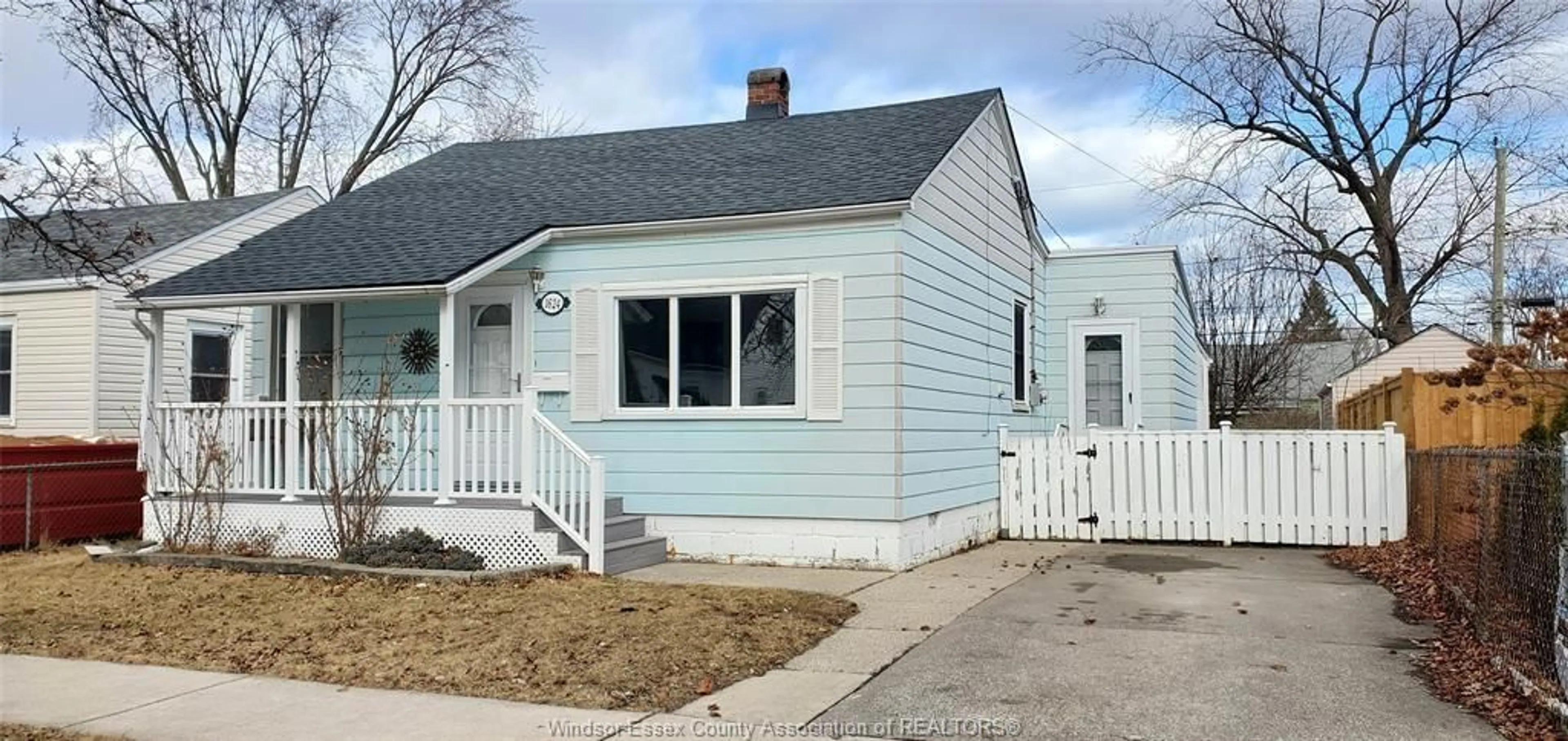 Home with vinyl exterior material, street for 1624 WESTCOTT Rd, Windsor Ontario N9Y 4C7