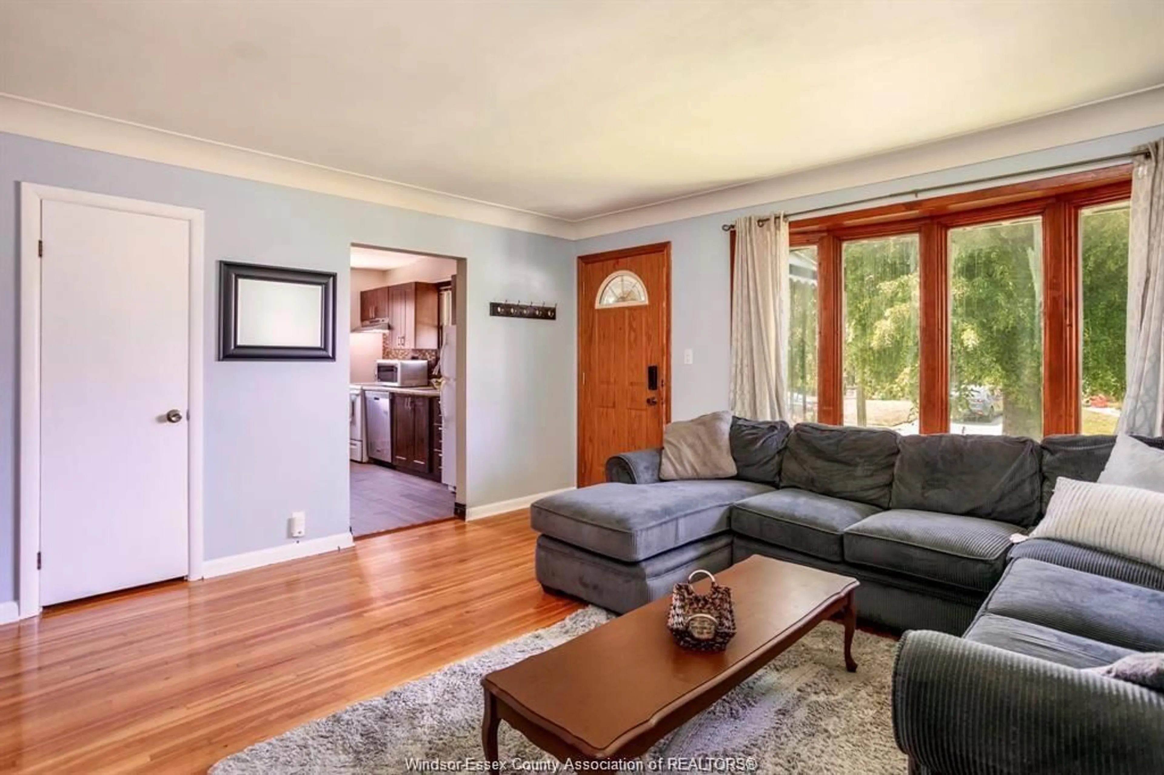 Living room with furniture, wood/laminate floor for 3775 MYRTLE, Windsor Ontario N9C 2C9