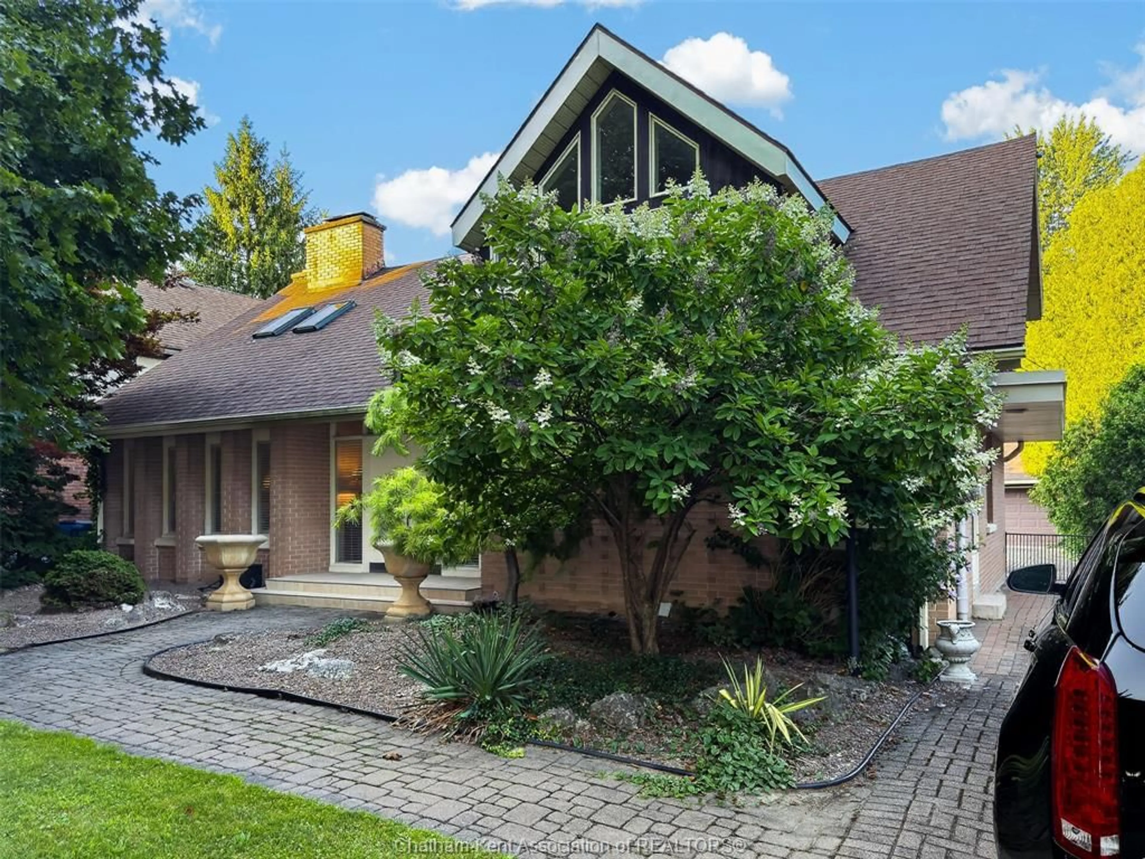Home with brick exterior material, street for 301 VICTORIA Ave, Chatham Ontario N7L 3B1