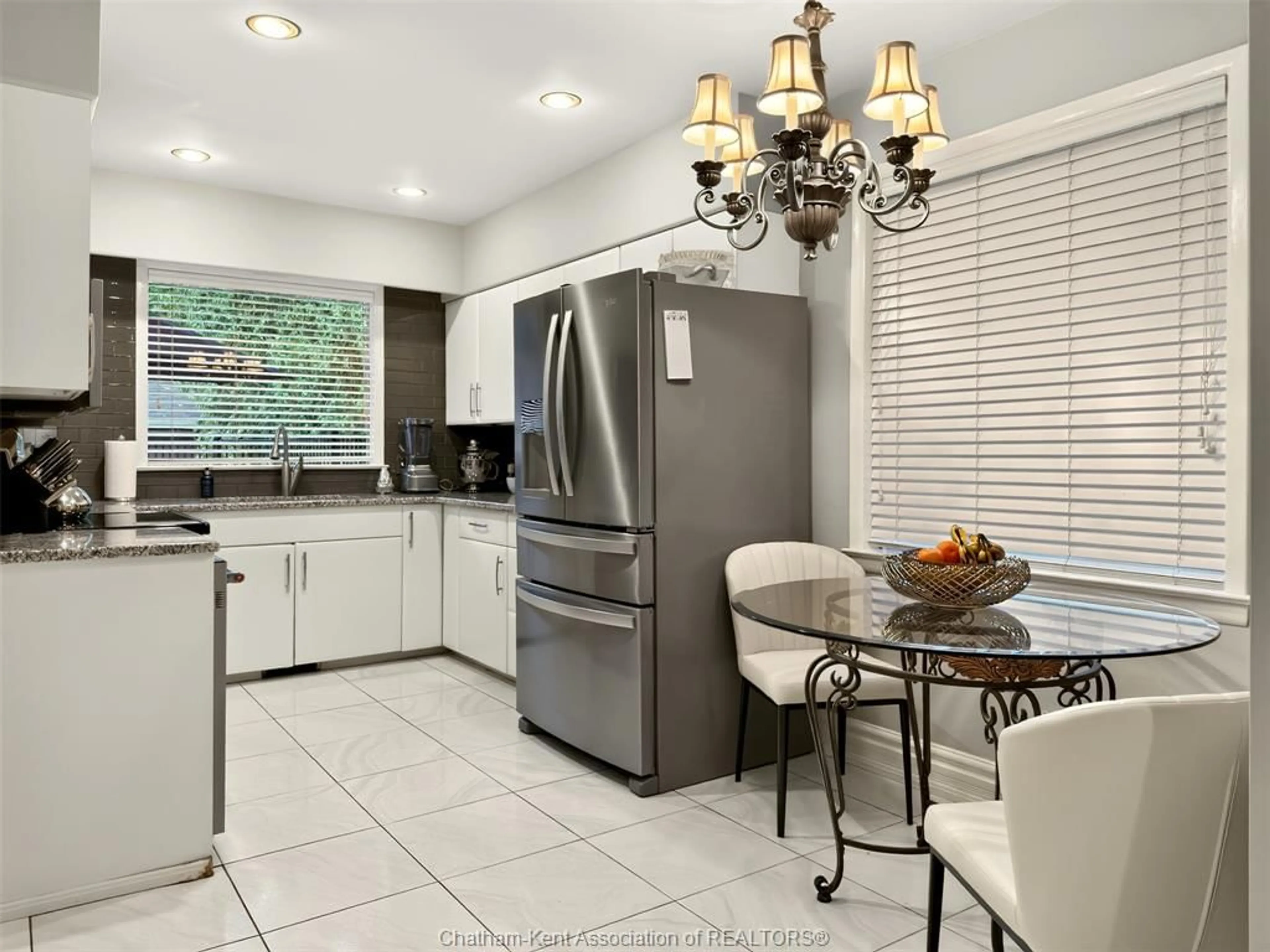 Open concept kitchen, ceramic/tile floor for 301 VICTORIA Ave, Chatham Ontario N7L 3B1