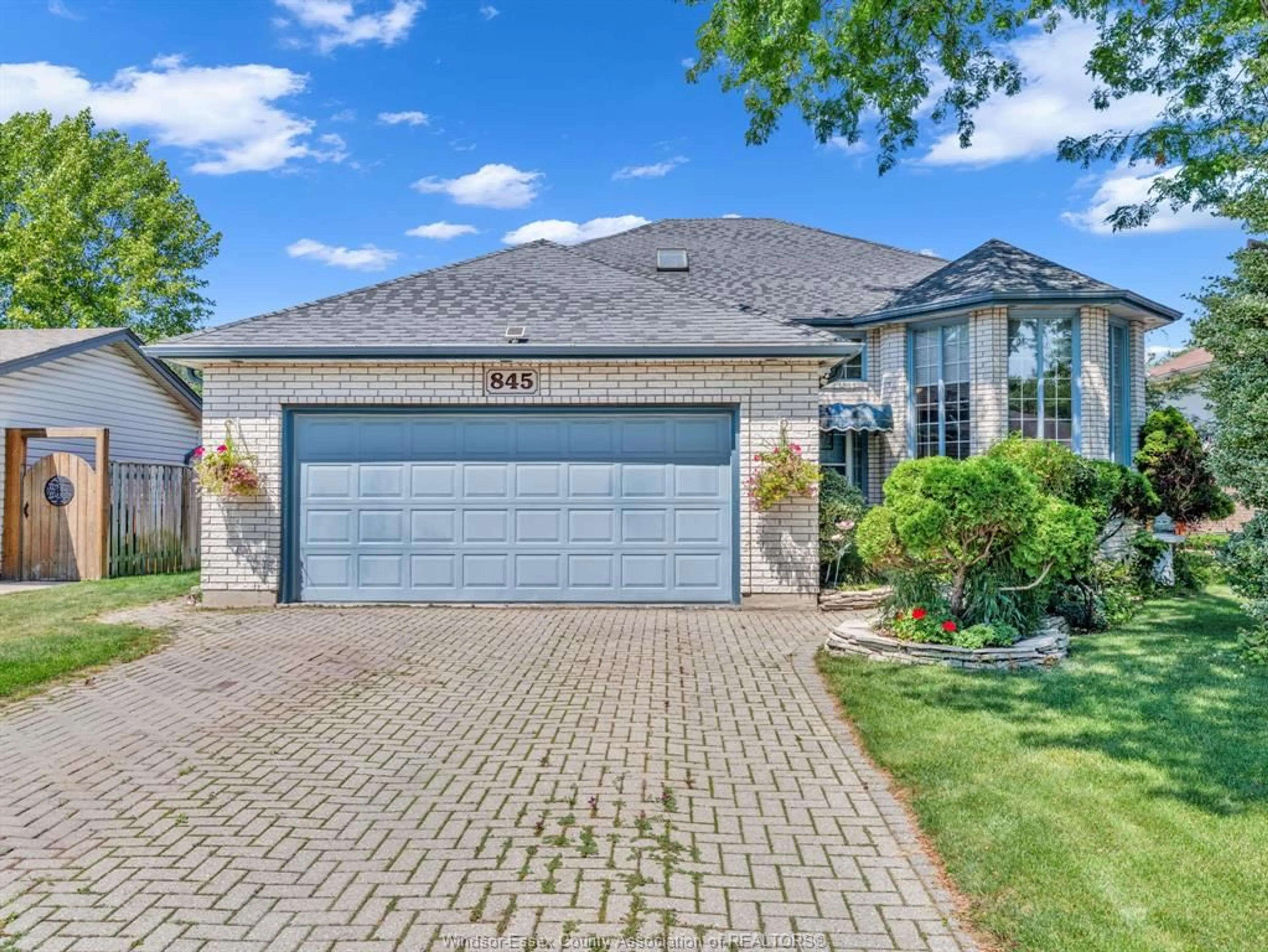Home with brick exterior material, street for 845 SUPERIOR St, LaSalle Ontario N9J 3E6
