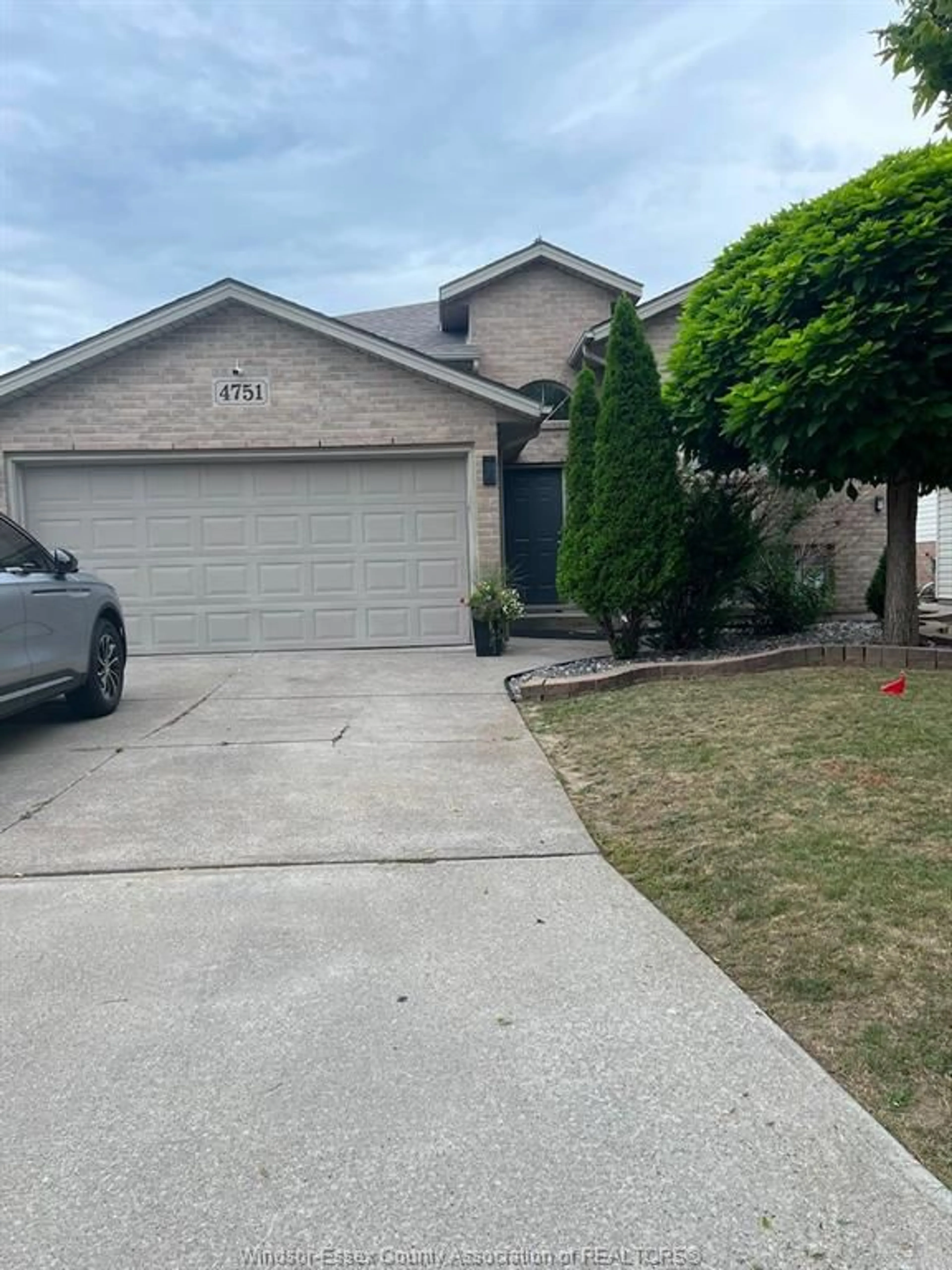 Unknown for 4751 JULIET Cres, Windsor Ontario N9G 3B7