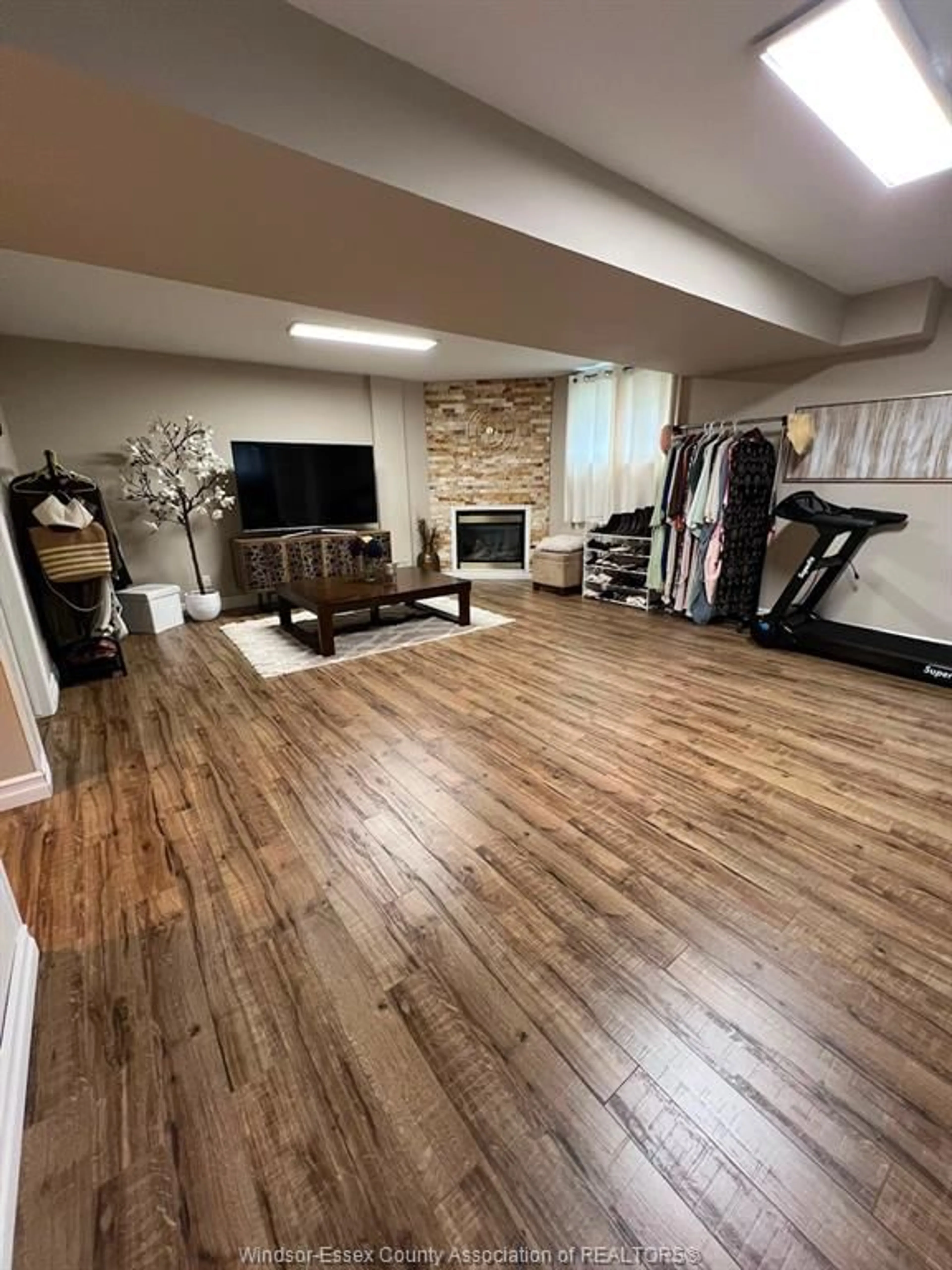A pic of a room for 4751 JULIET Cres, Windsor Ontario N9G 3B7