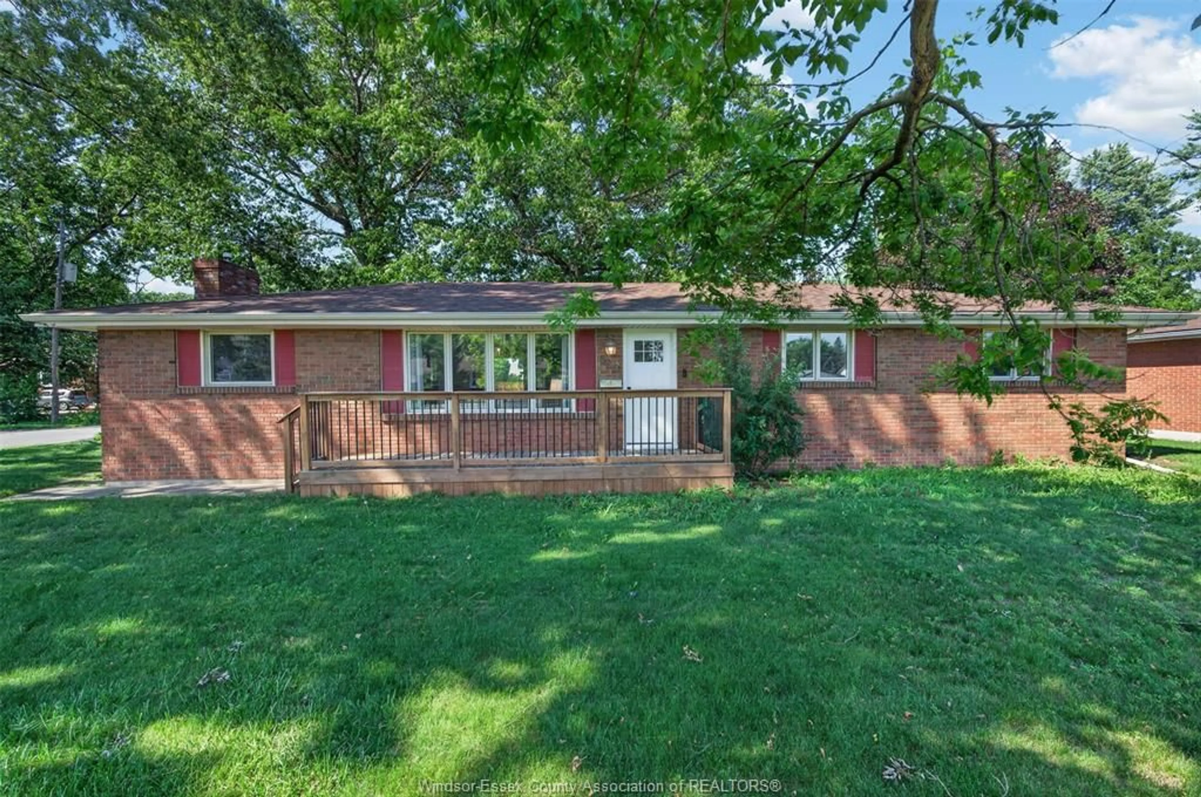Home with brick exterior material, unknown for 520 FRONT Rd, LaSalle Ontario N9J 1A6
