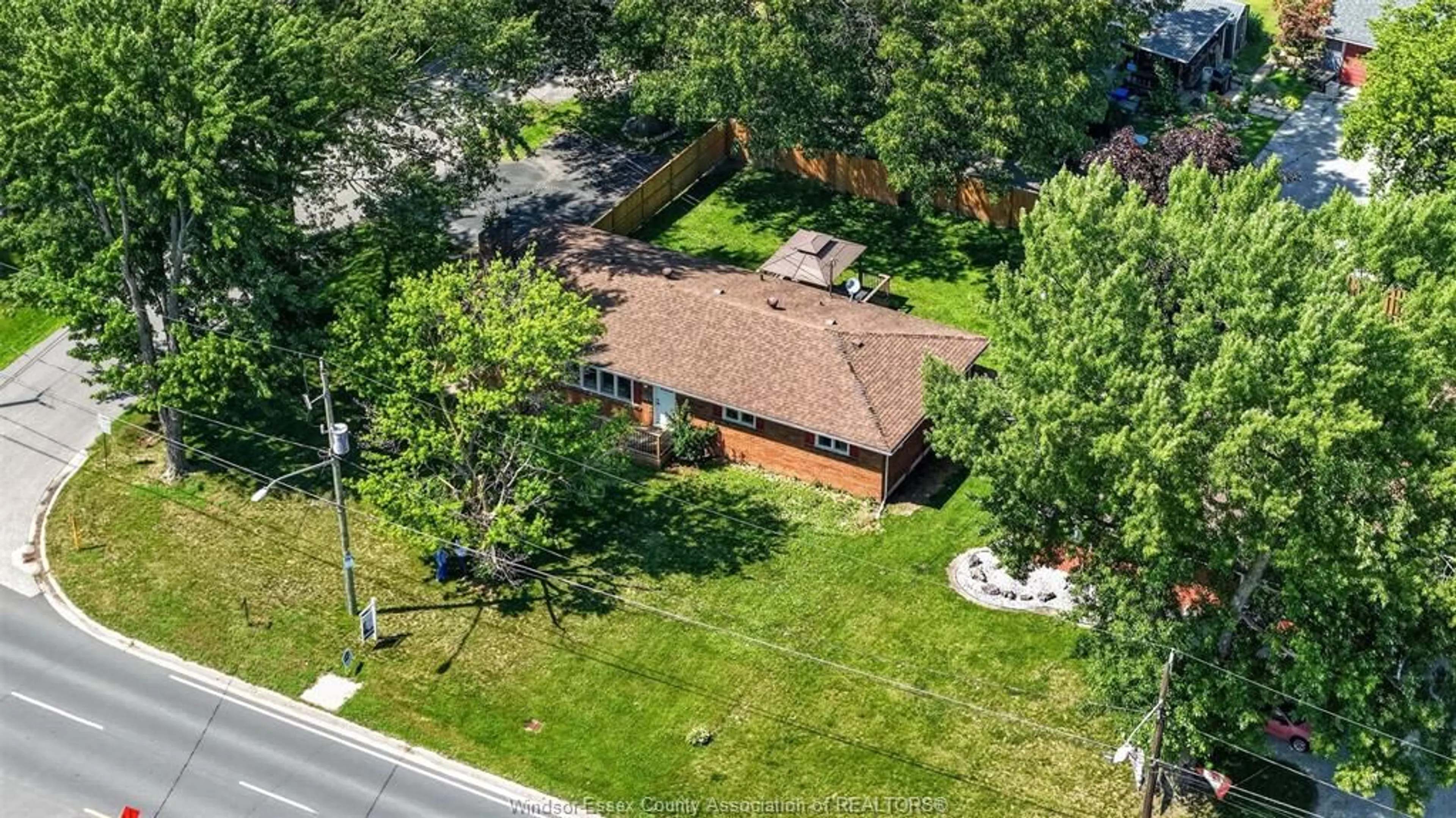 A pic from outside/outdoor area/front of a property/back of a property/a pic from drone, street for 520 FRONT Rd, LaSalle Ontario N9J 1A6