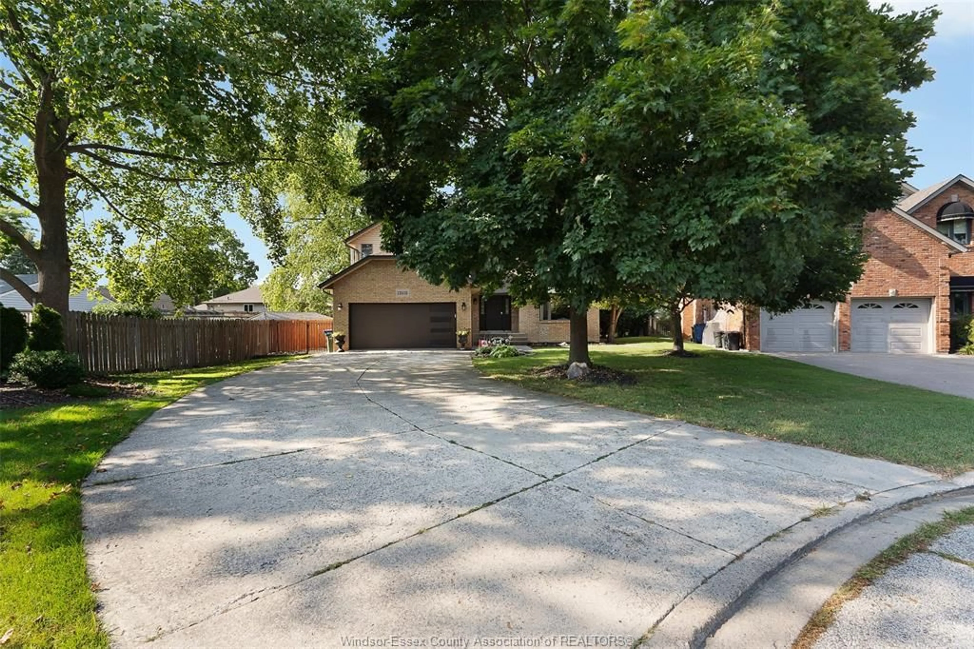 A pic from outside/outdoor area/front of a property/back of a property/a pic from drone, street for 12510 KEITH Cres, Tecumseh Ontario N8N 4A8