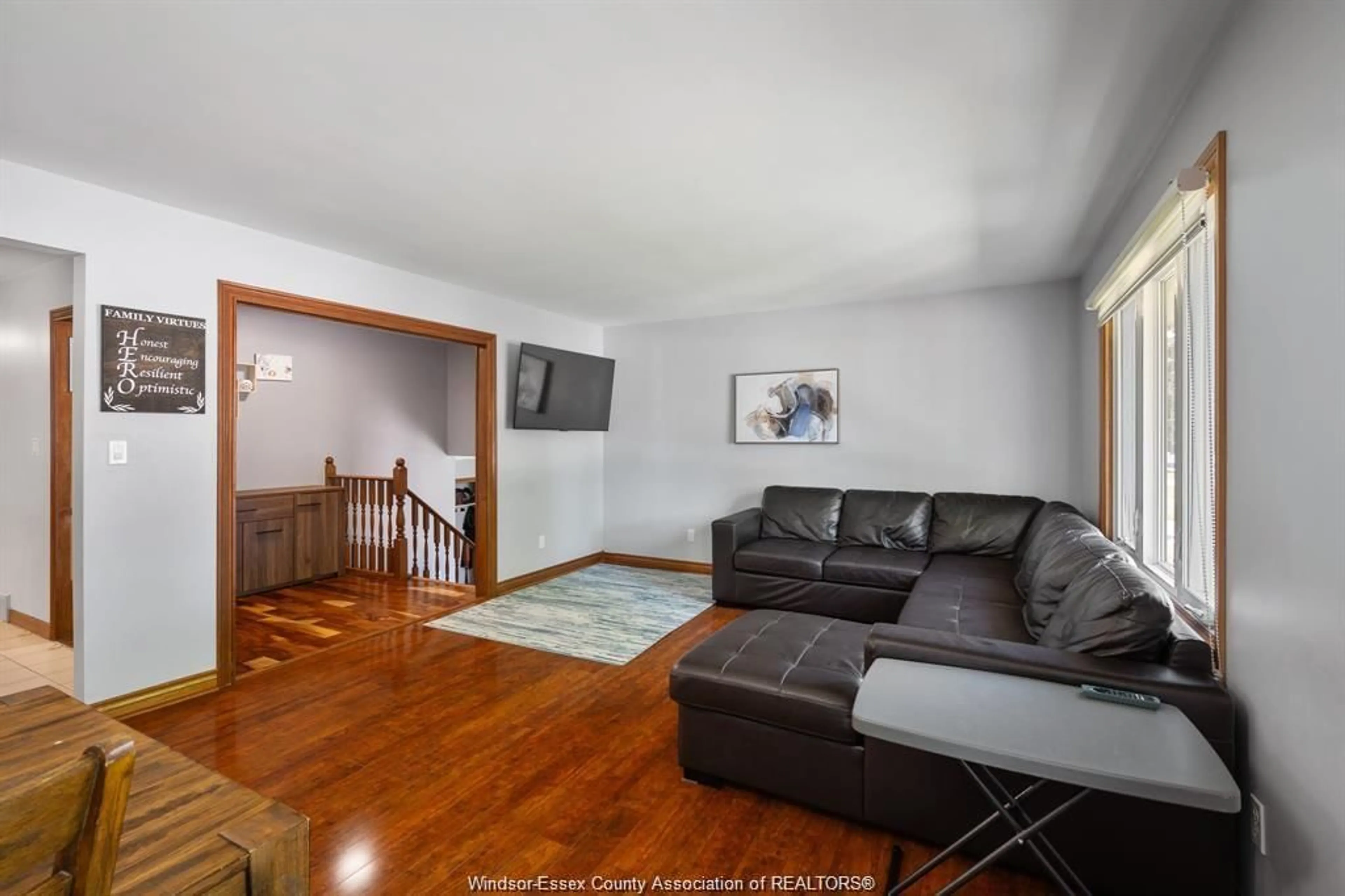Living room with furniture, wood/laminate floor for 36 CHERRYWOOD, Leamington Ontario N8H 4Z9
