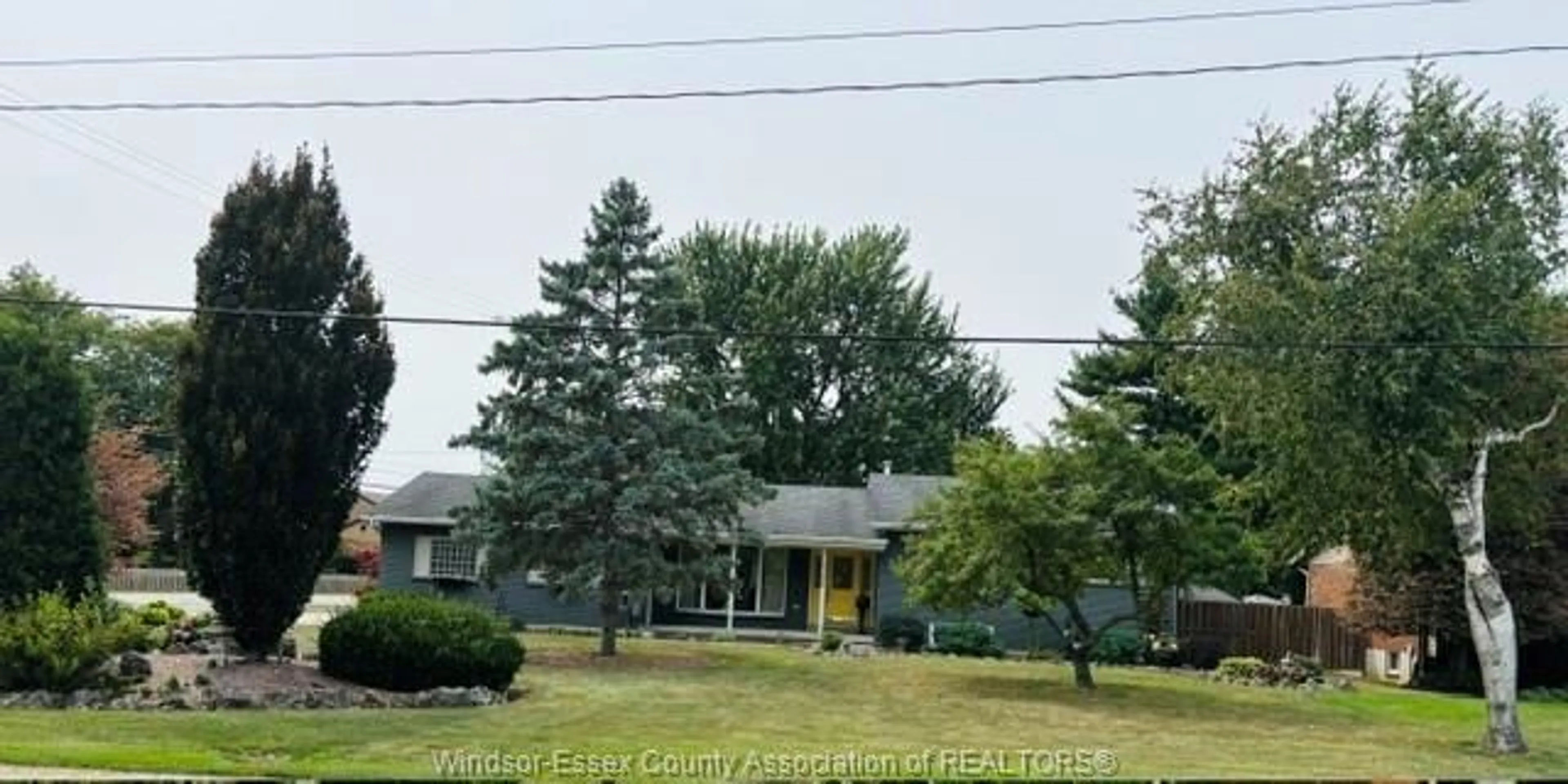 A pic from outside/outdoor area/front of a property/back of a property/a pic from drone, street for 8285 MALDEN Rd, LaSalle Ontario N9J 2V5