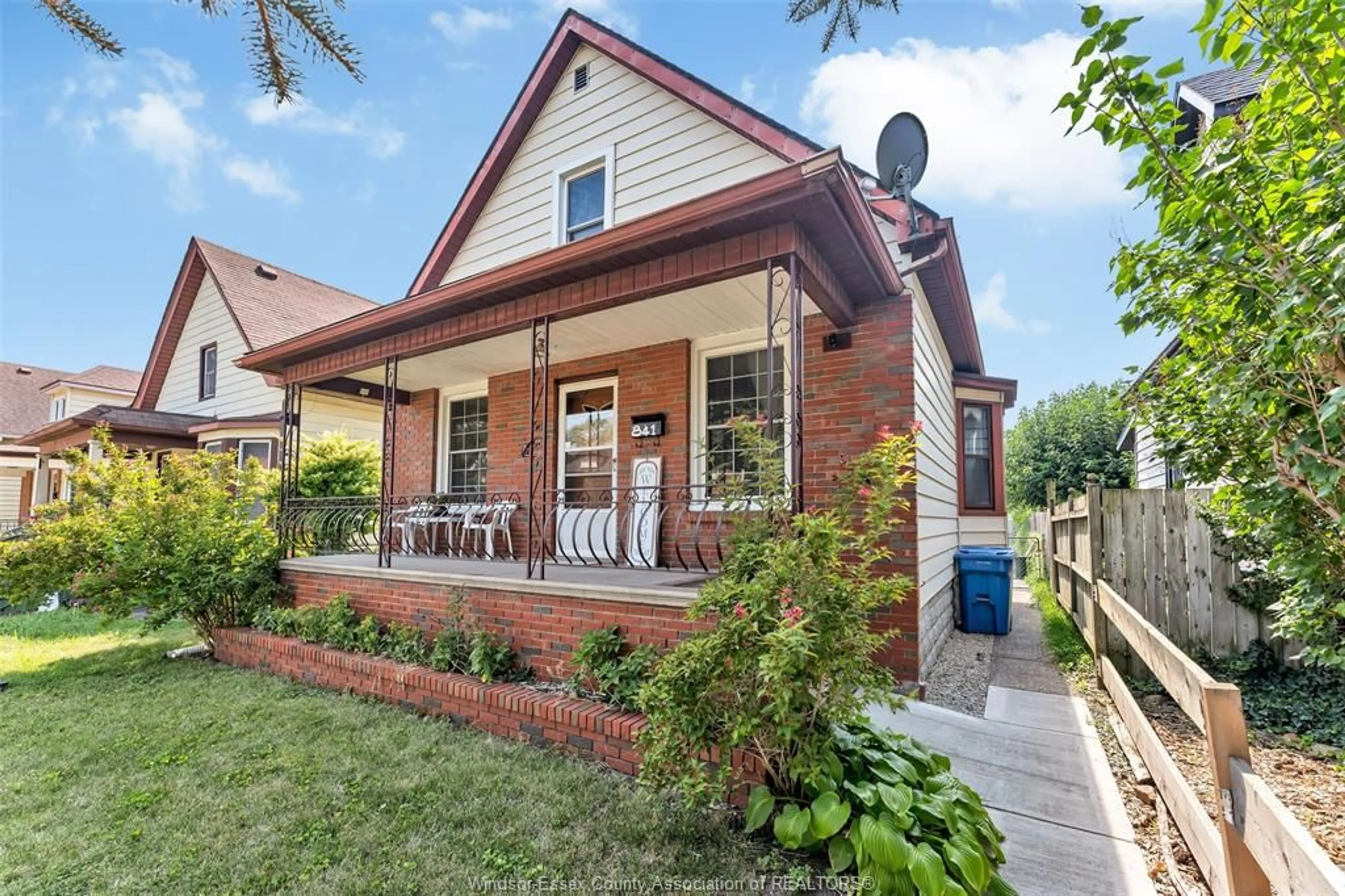 Home with brick exterior material, street for 841 PIERRE Ave, Windsor Ontario N9A 2K6
