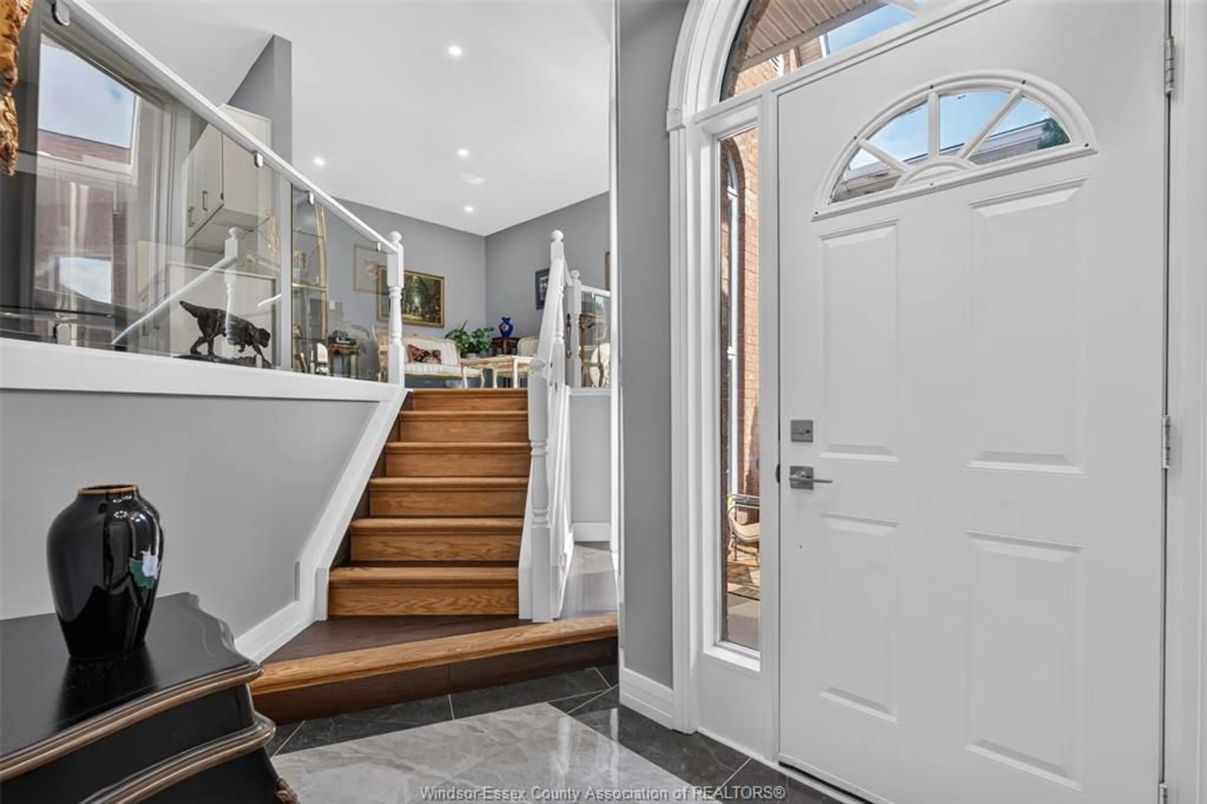 Indoor entryway for 4629 EAGLE Cres, Windsor Ontario N9G 2N6