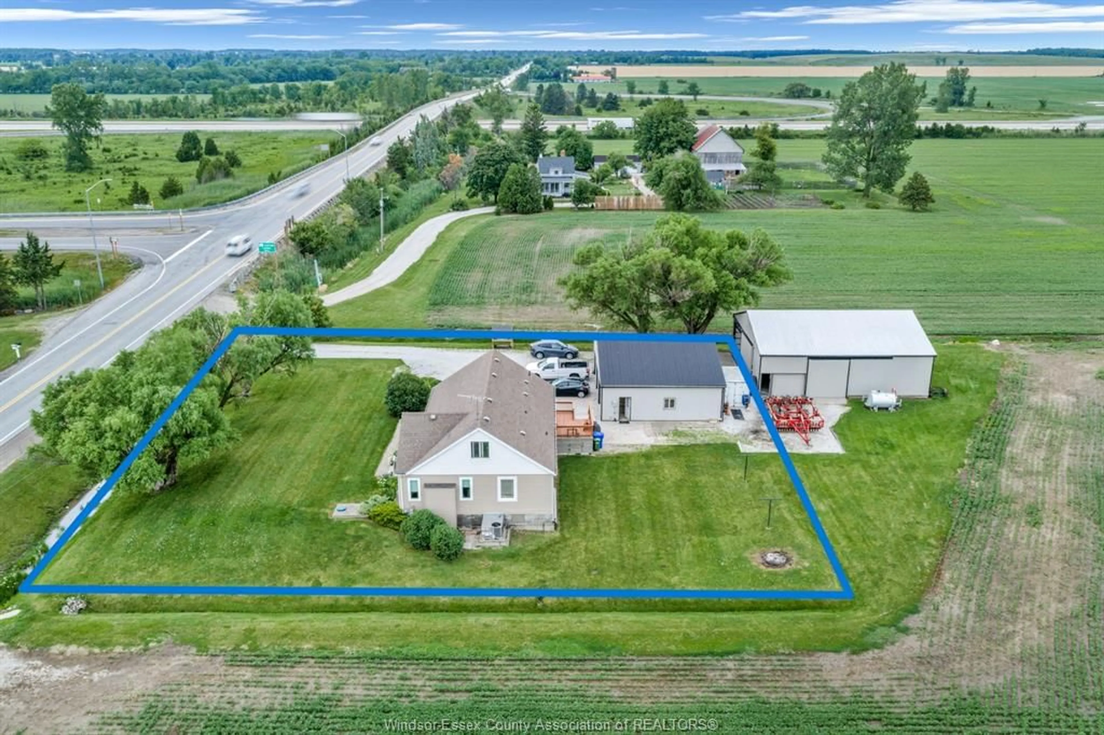 A pic from outside/outdoor area/front of a property/back of a property/a pic from drone, unknown for 1226 PUCE Rd, Lakeshore Ontario N8M 2X7