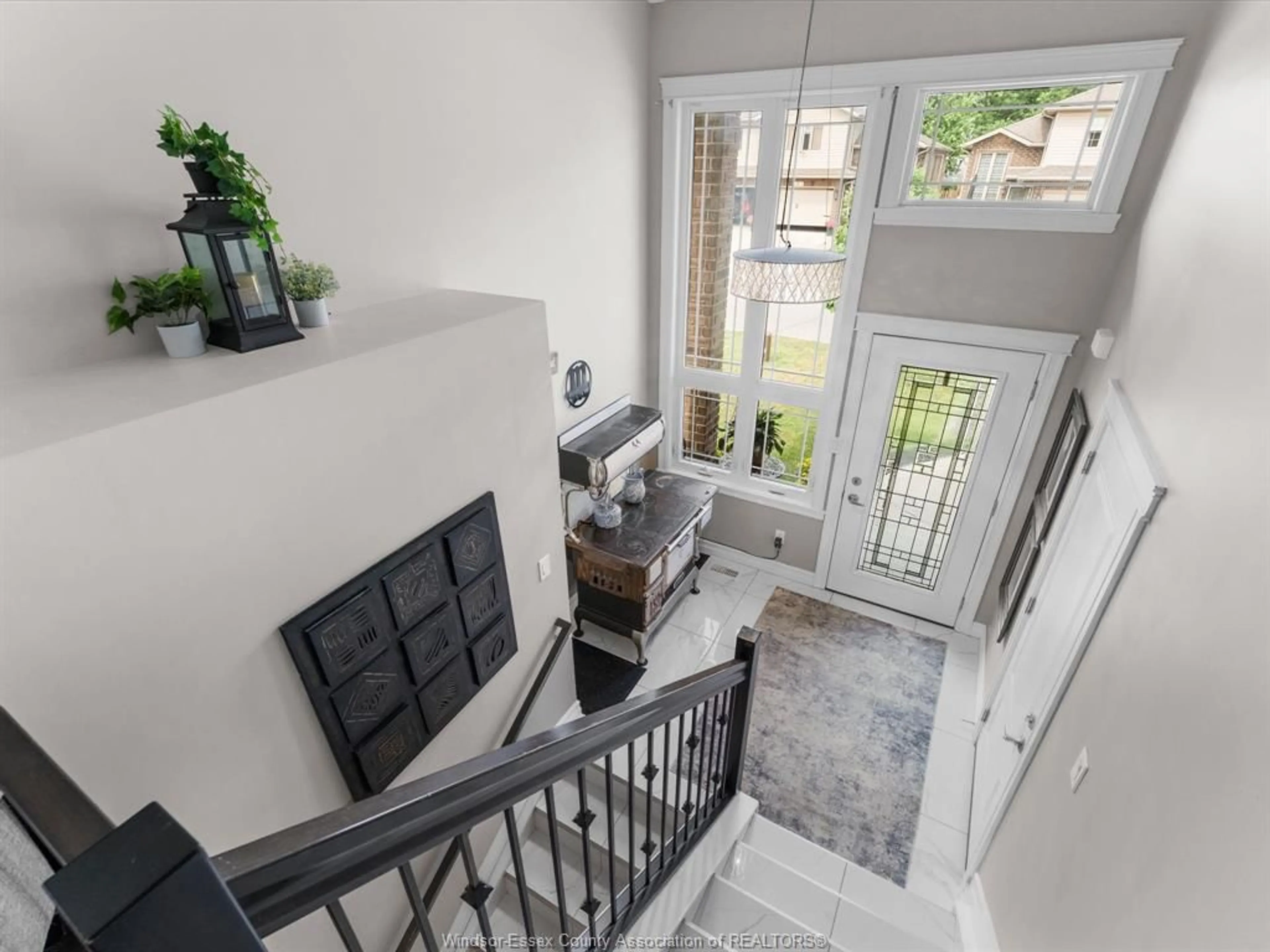 Indoor entryway for 9 SHAW Dr, Amherstburg Ontario N9V 3V1