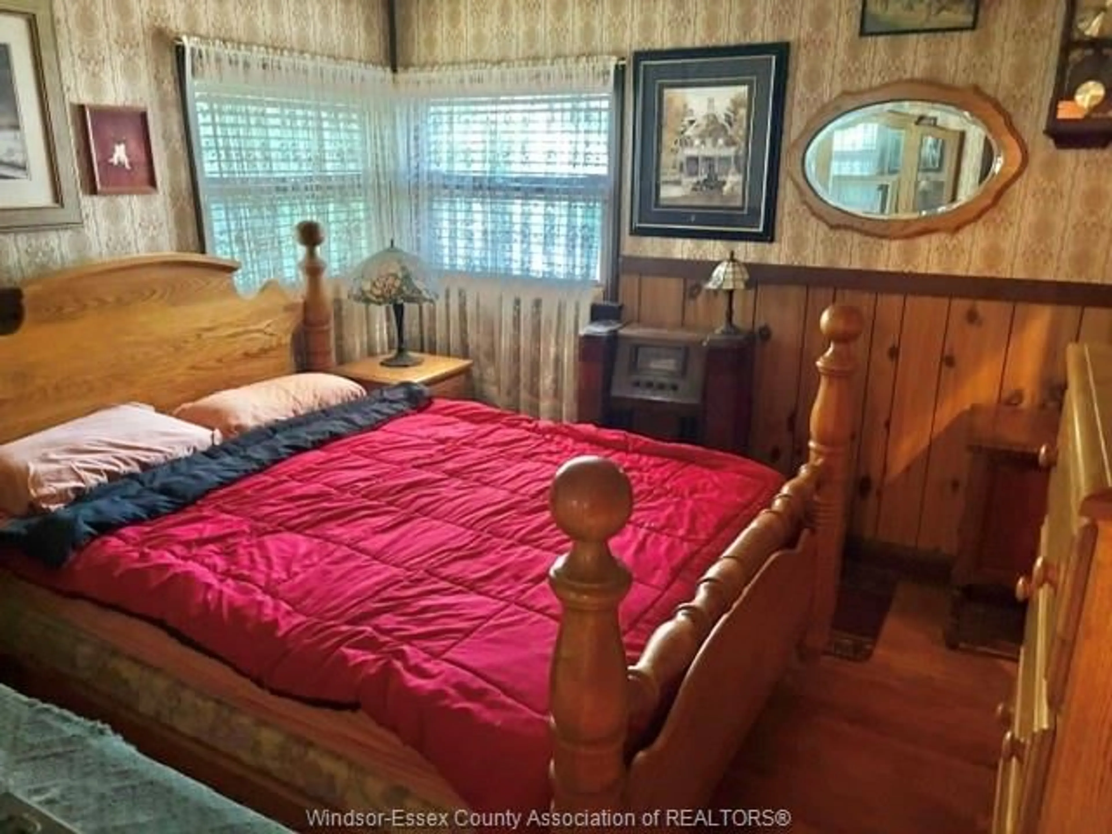 Bedroom with bed, unknown for 10475 CLAIRVIEW Ave, Windsor Ontario N8P 1B2