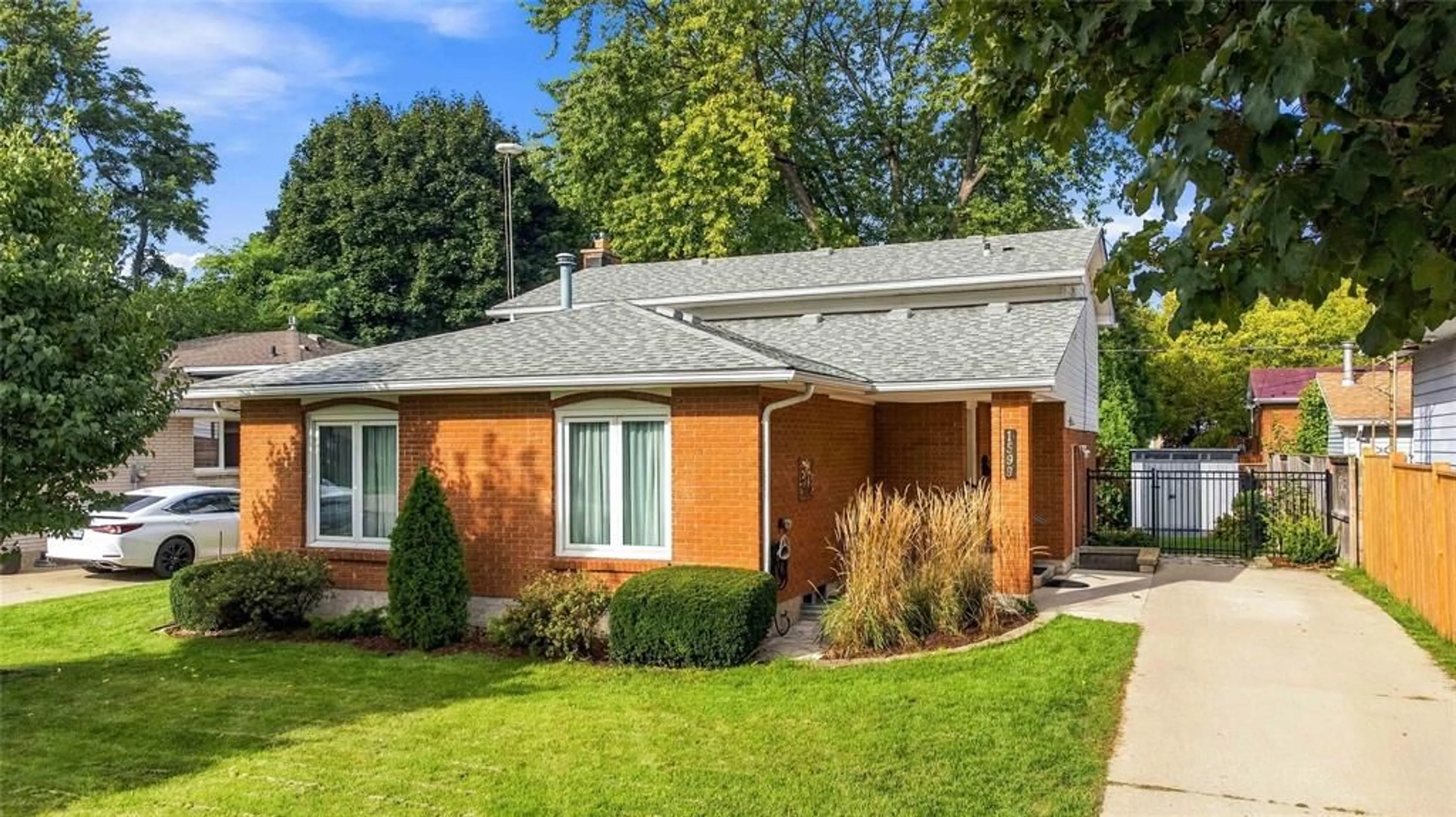 Home with brick exterior material, street for 1599 COVENTRY Crt, Sarnia Ontario N7S 3X7