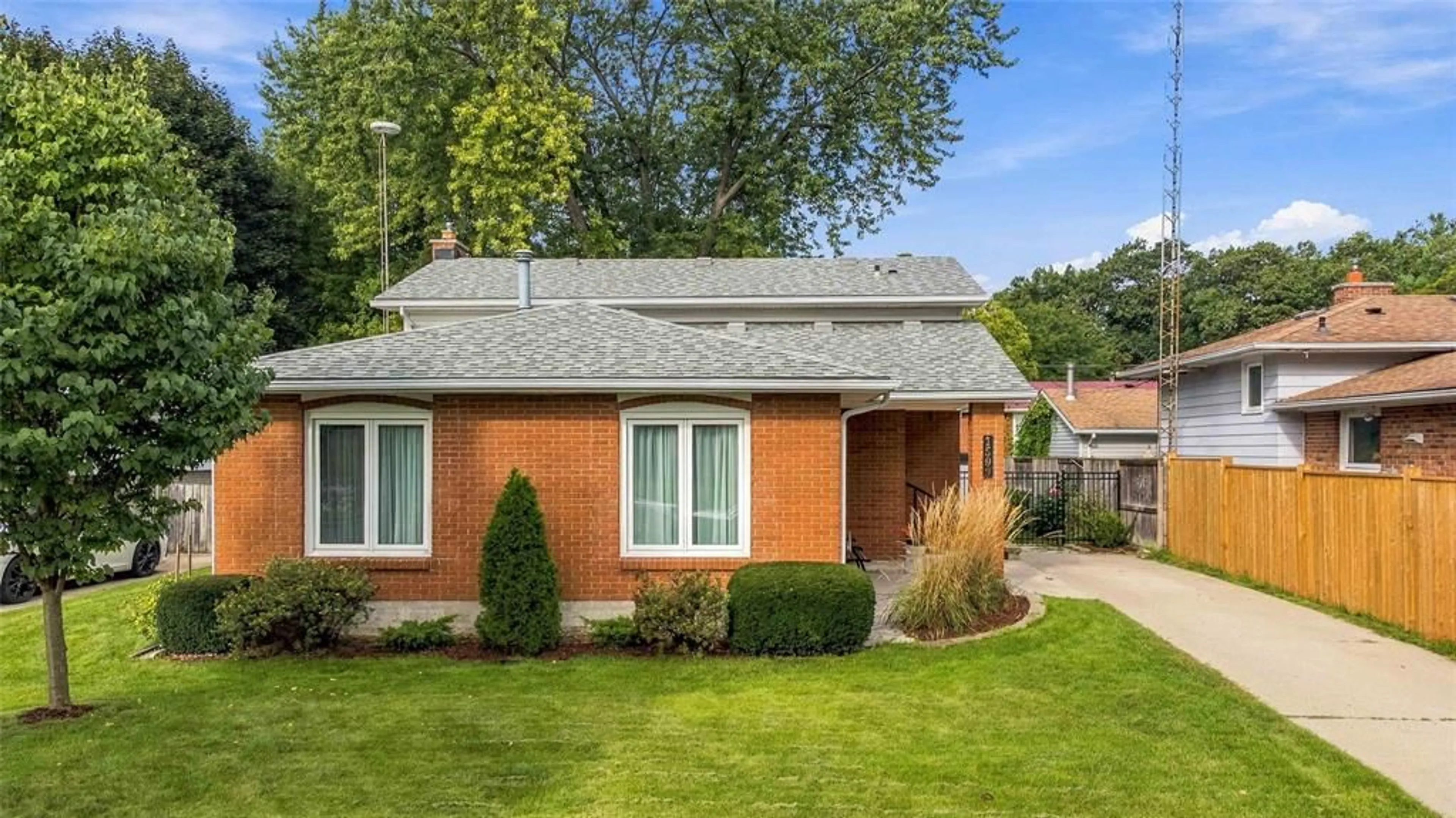 Home with brick exterior material, street for 1599 COVENTRY Crt, Sarnia Ontario N7S 3X7