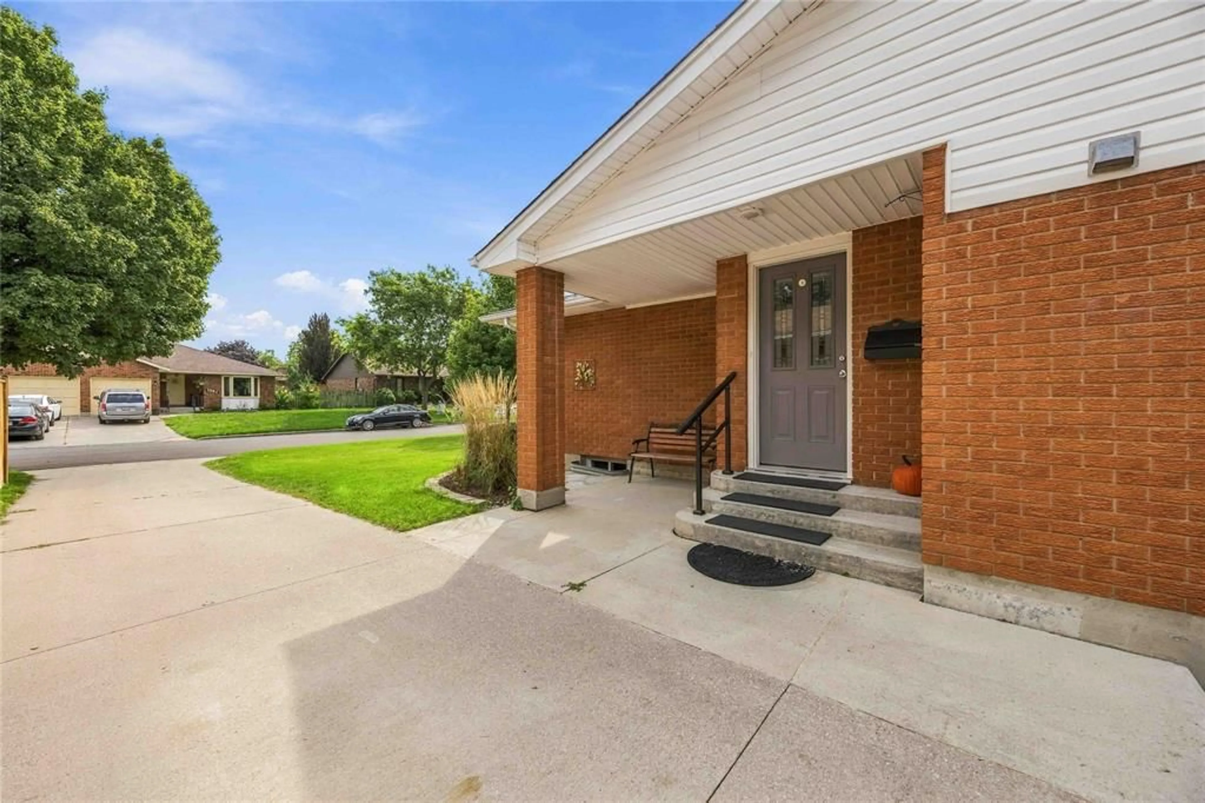 Unknown for 1599 COVENTRY Crt, Sarnia Ontario N7S 3X7