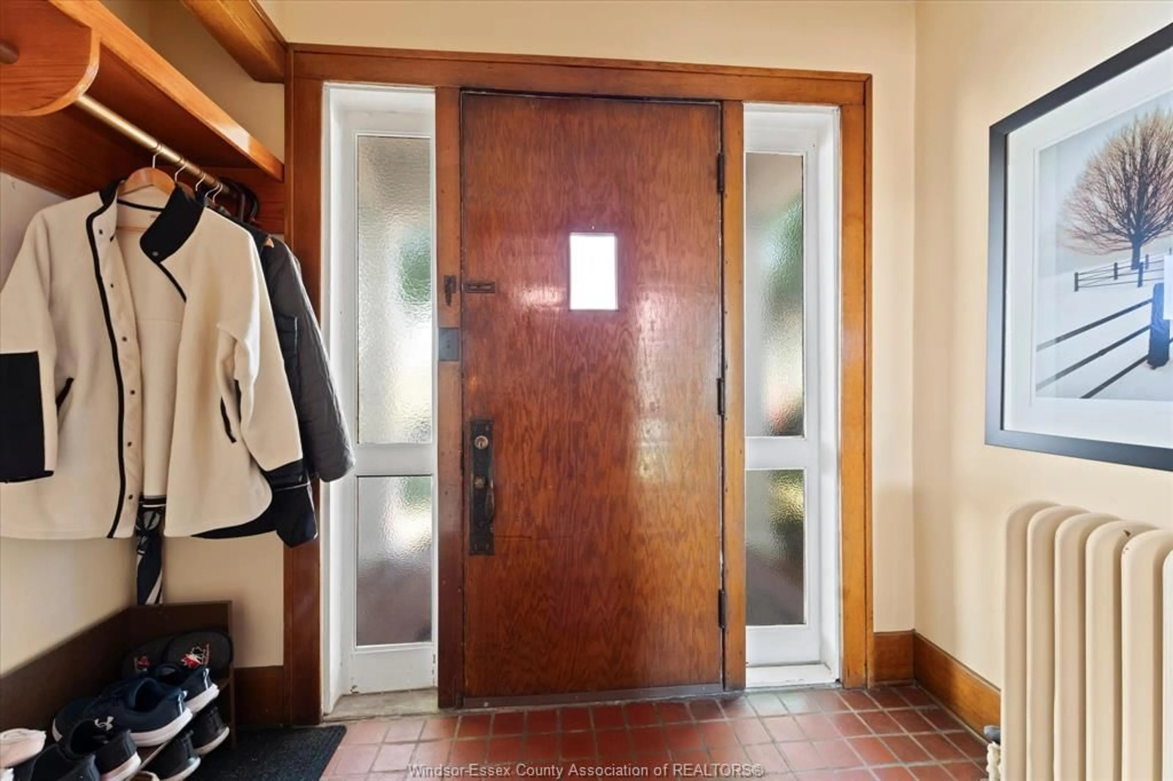 Indoor entryway for 1409 GRANVILLE Cres, Windsor Ontario N9C 3N9