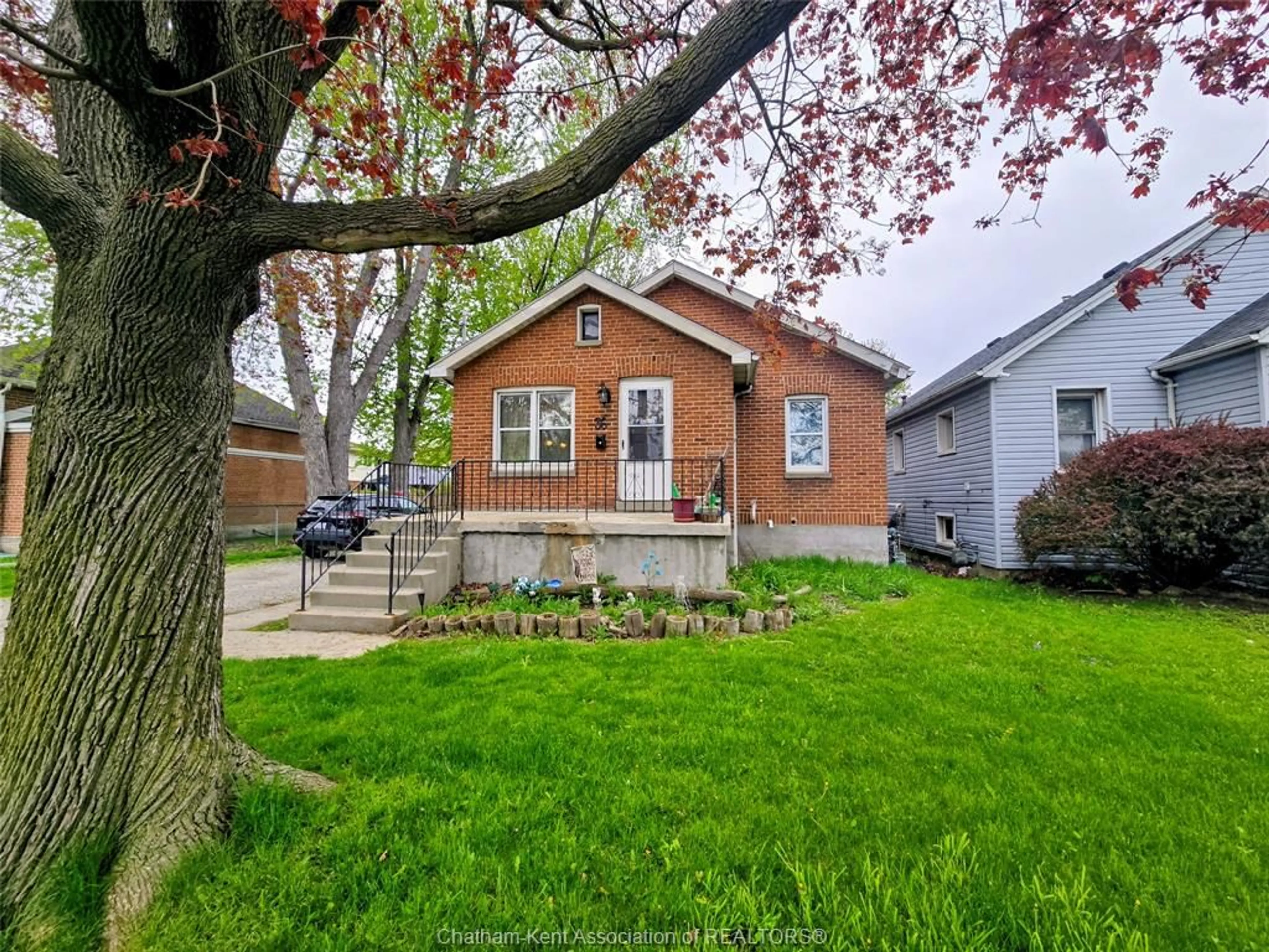A pic from outside/outdoor area/front of a property/back of a property/a pic from drone, street for 36 McNaughton Ave E Ave, Chatham Ontario N7L 2G1