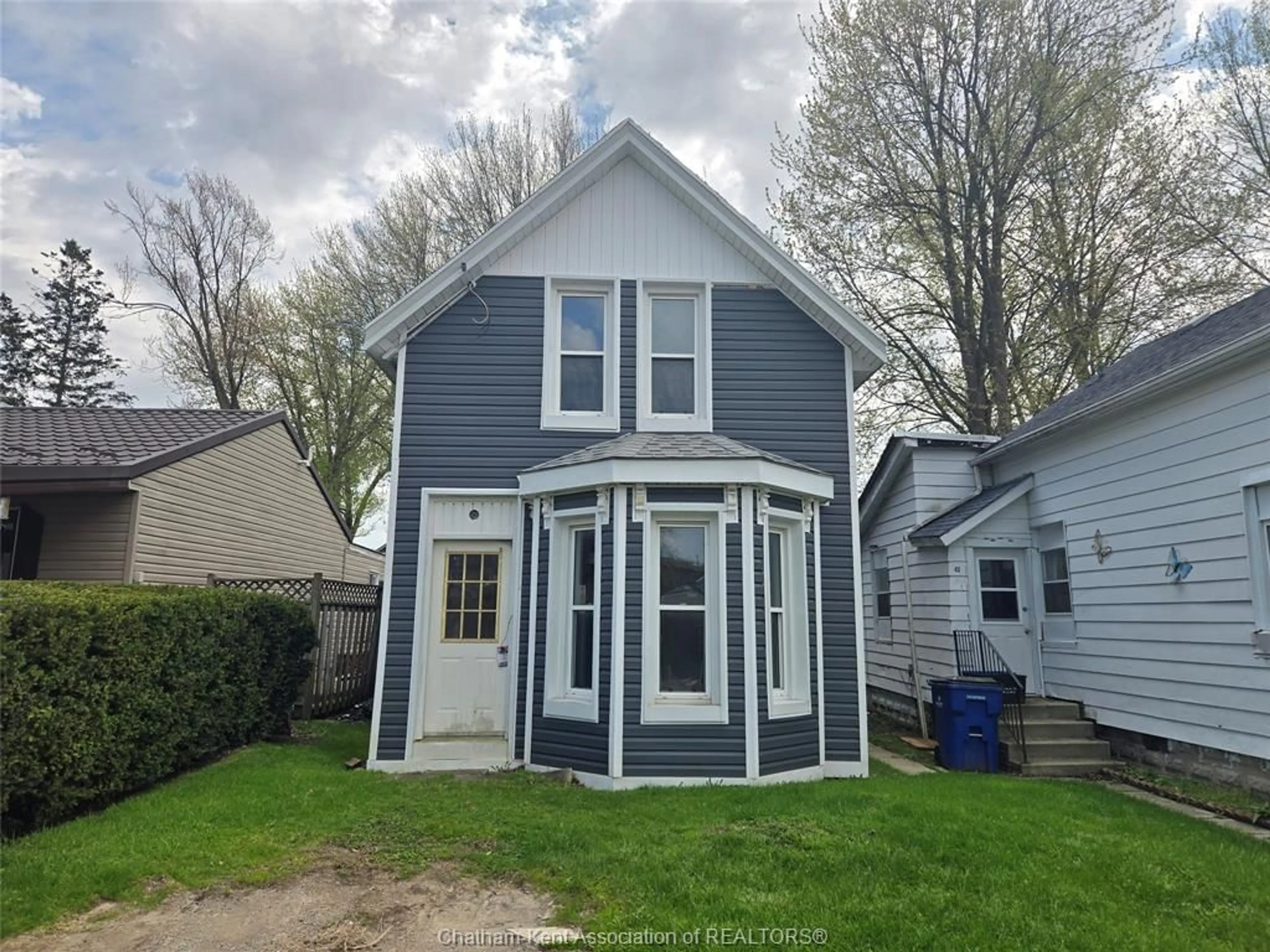 Home with vinyl exterior material, street for 42 Kirk St, Chatham Ontario N7M 3P8