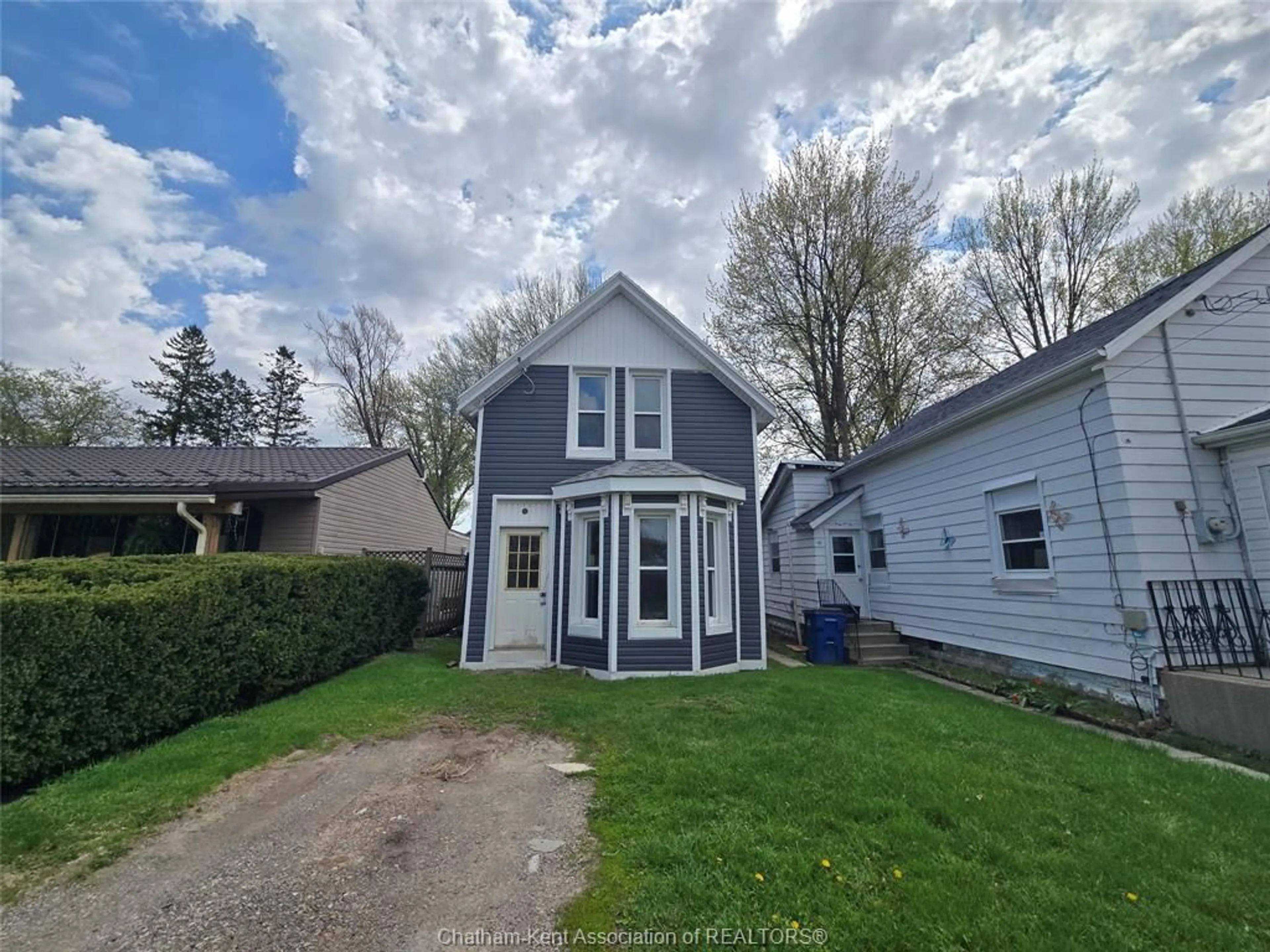 Home with vinyl exterior material, street for 42 Kirk St, Chatham Ontario N7M 3P8