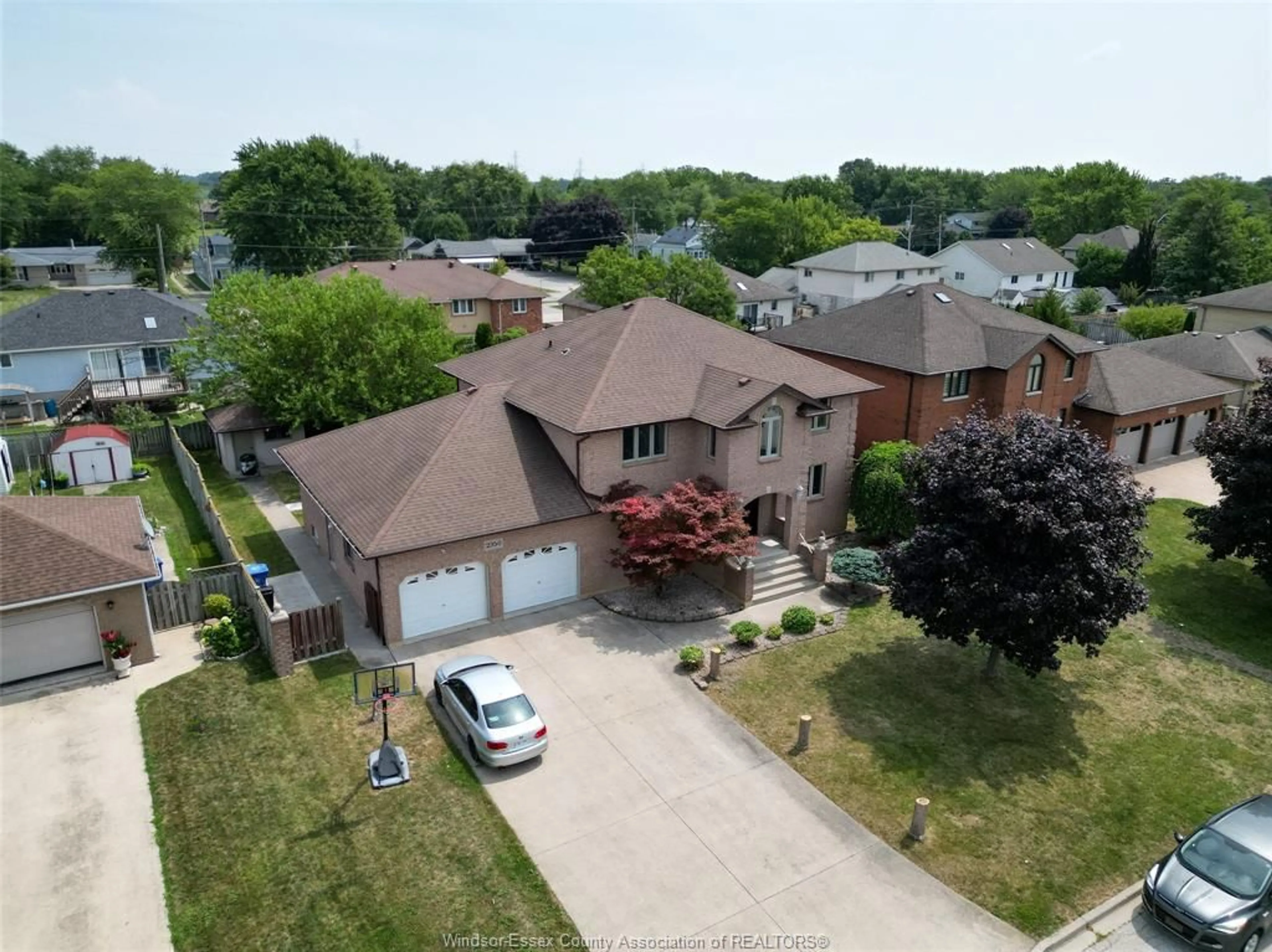 A pic from outside/outdoor area/front of a property/back of a property/a pic from drone, street for 2350 DOCHERTY Dr, Tecumseh Ontario N8N 4R2