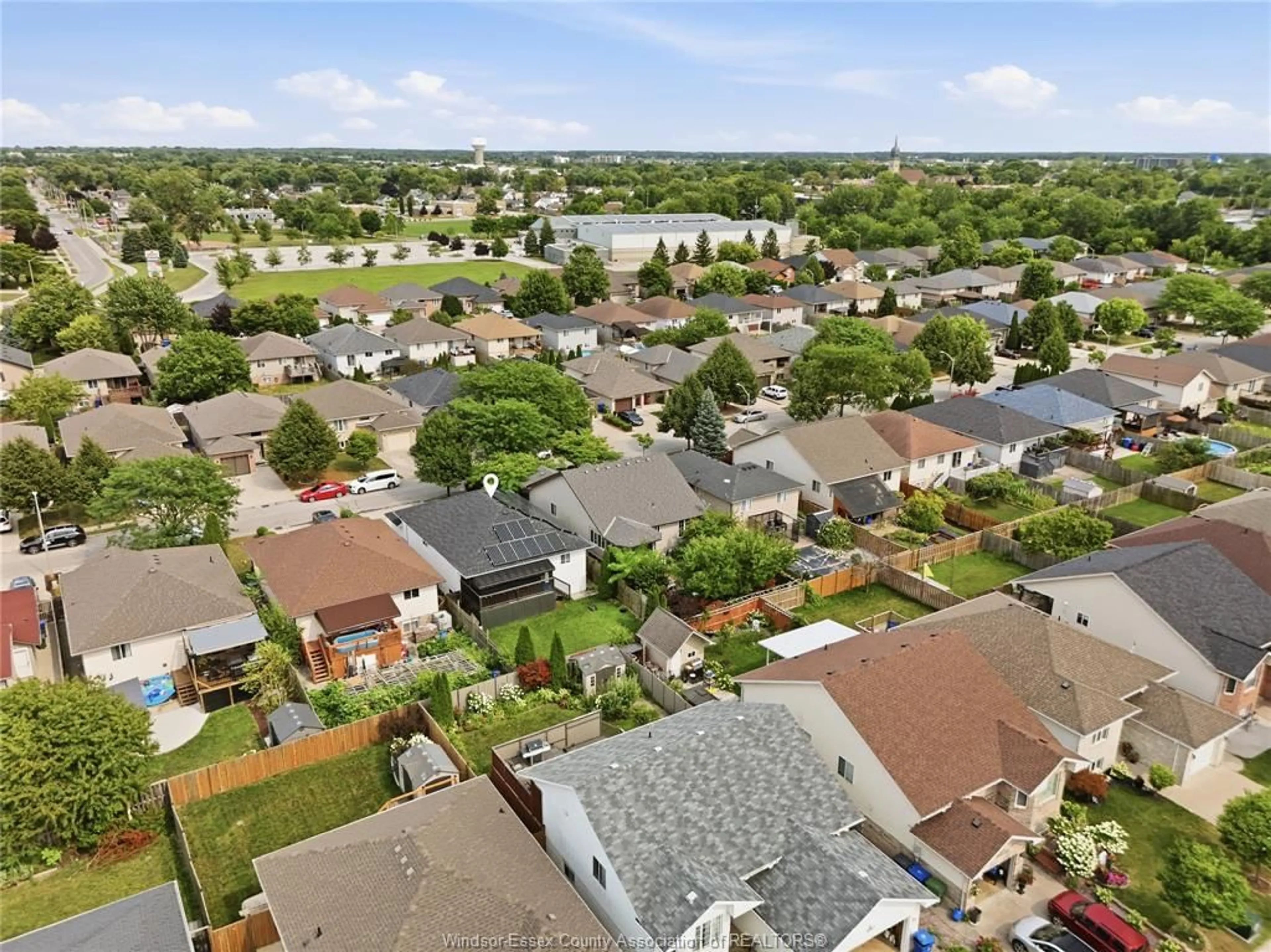 A pic from outside/outdoor area/front of a property/back of a property/a pic from drone, unknown for 2385 GATWICK, Windsor Ontario N8P 1Y7