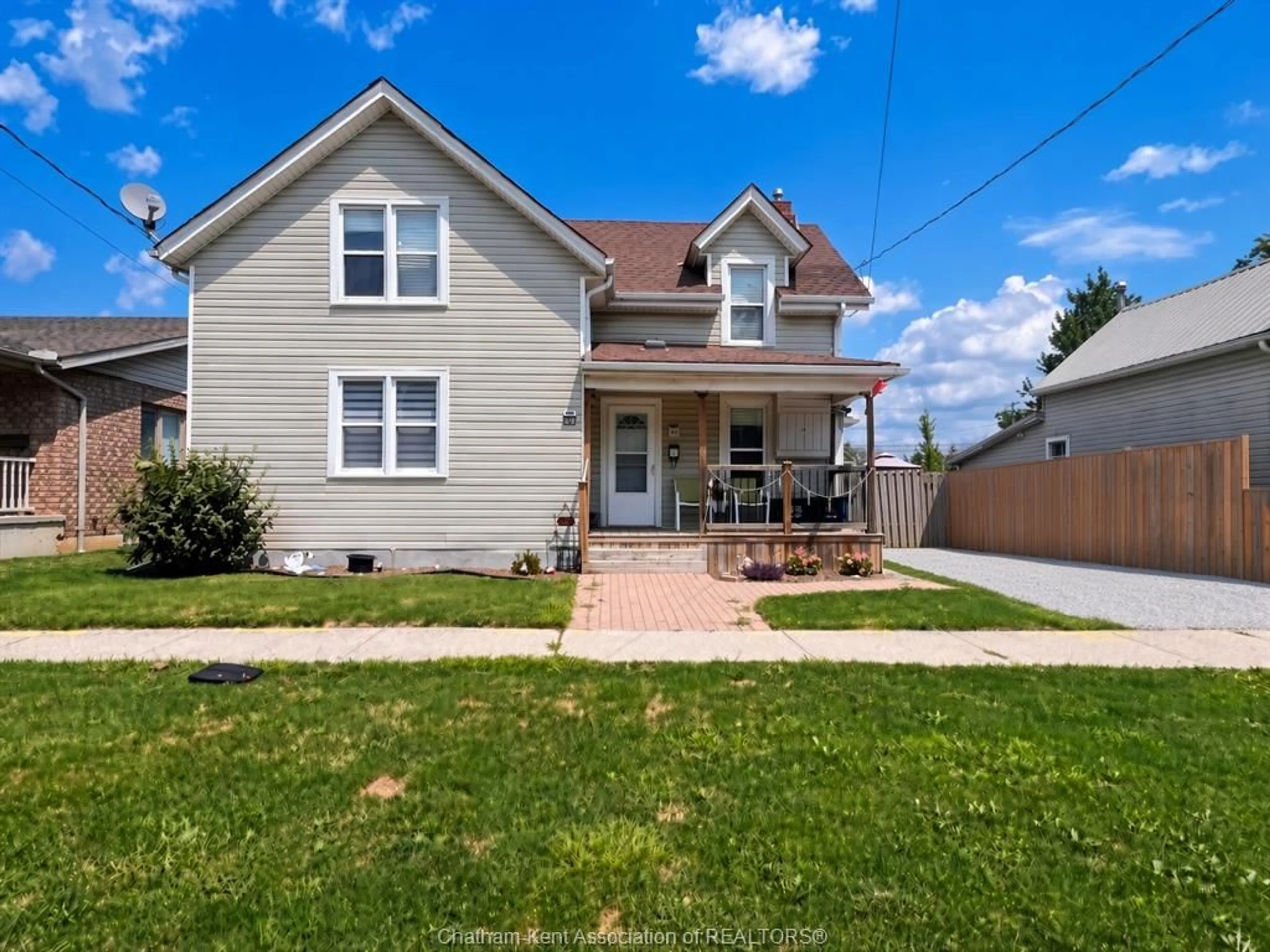 Unknown for 41 WOODS St, Chatham Ontario N7L 3P9