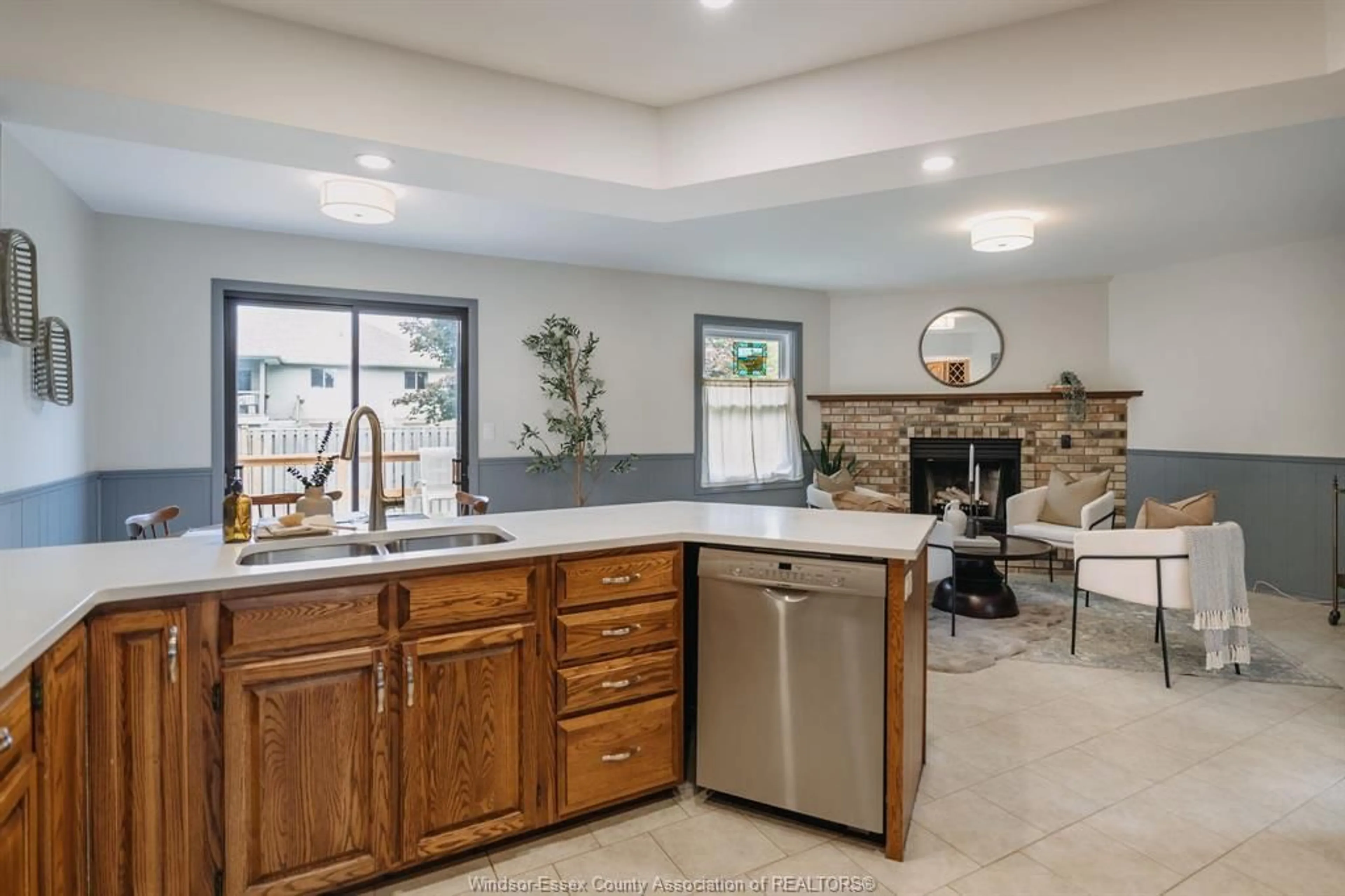 Open concept kitchen, ceramic/tile floor for 286 Cherrywood Drive, Kingsville Ontario N9Y 3R4