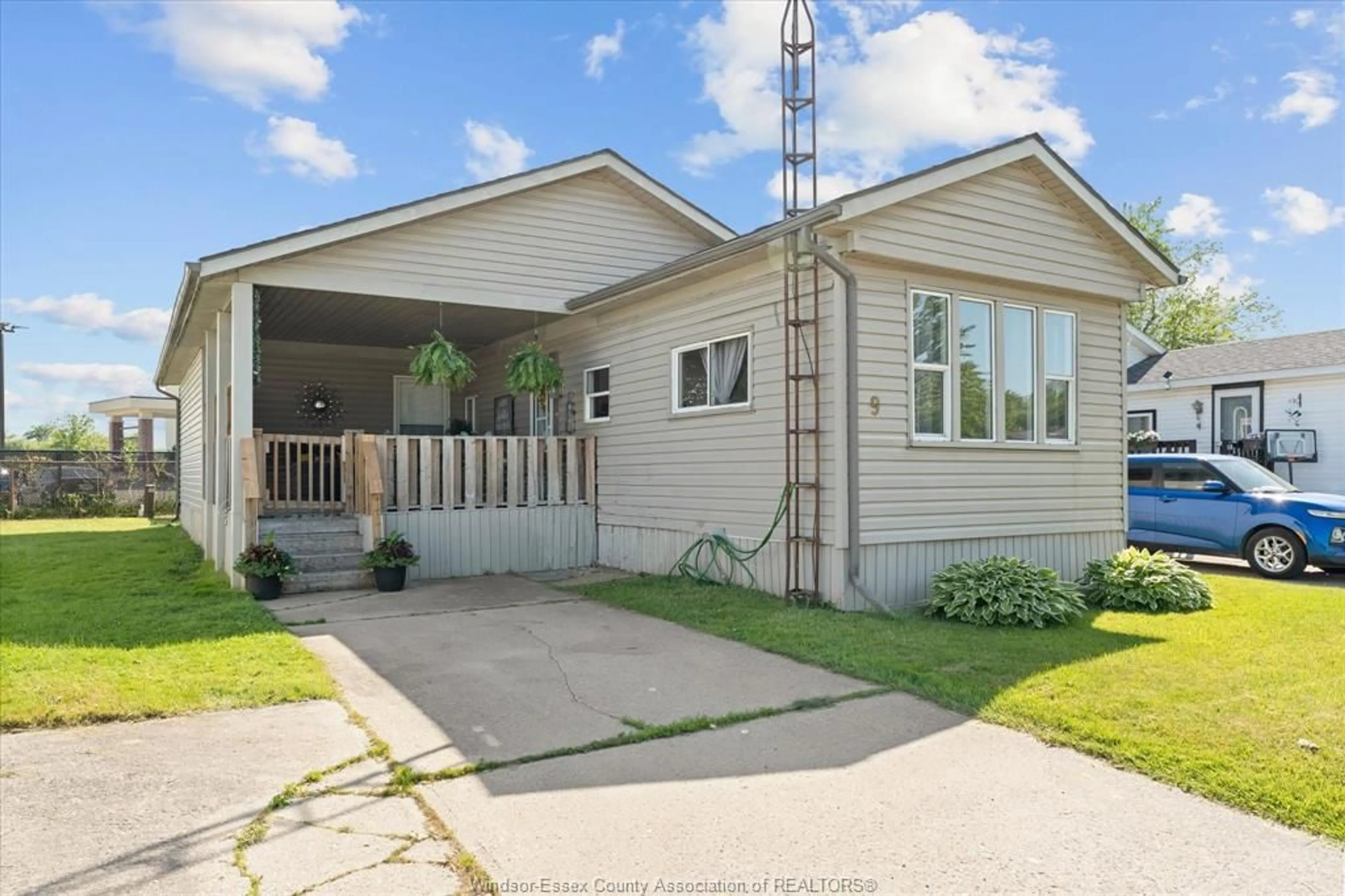 Home with vinyl exterior material, street for 9 PARKSIDE, McGregor Ontario N0R 1J0
