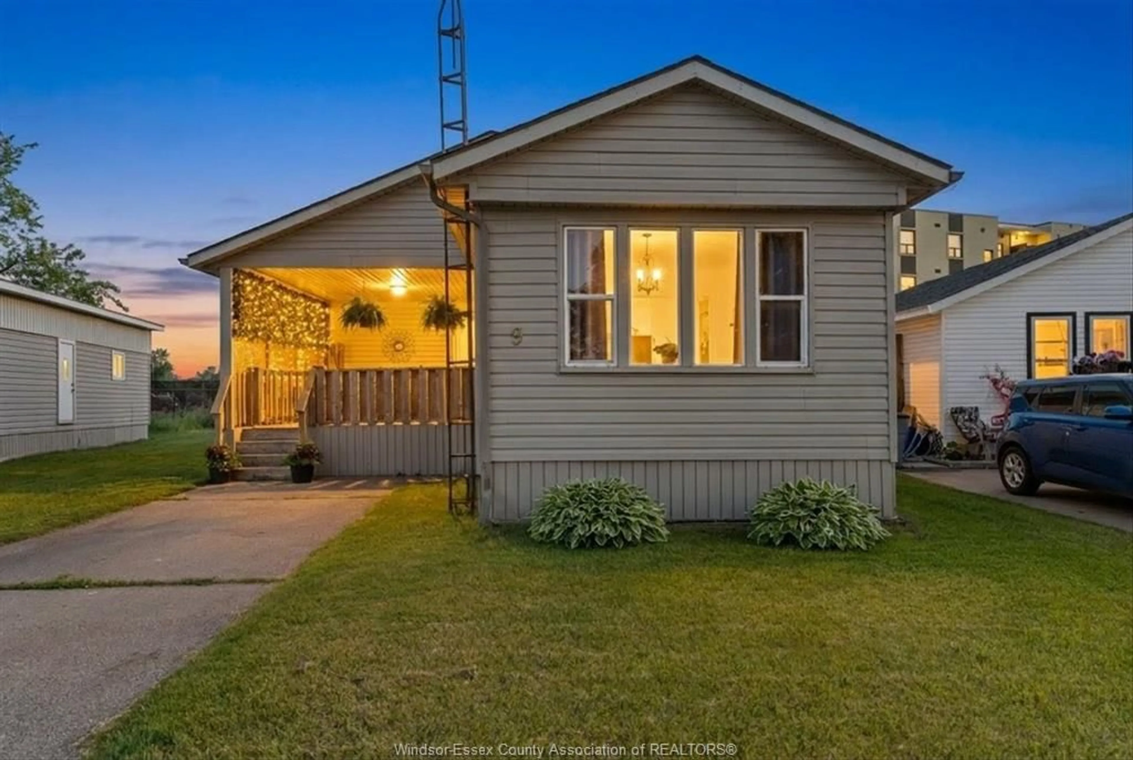 Home with vinyl exterior material, street for 9 PARKSIDE, McGregor Ontario N0R 1J0