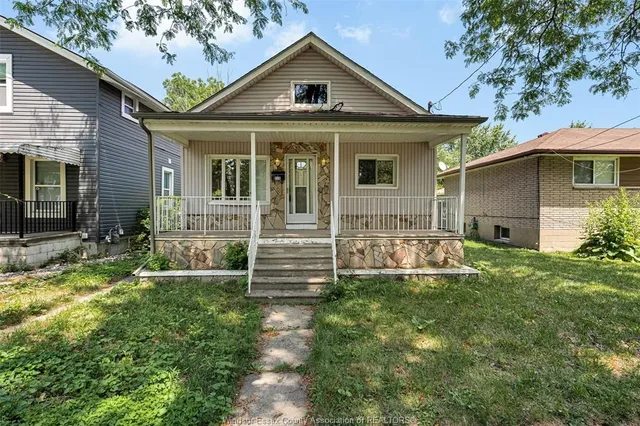 578 BROCK St, Windsor 3