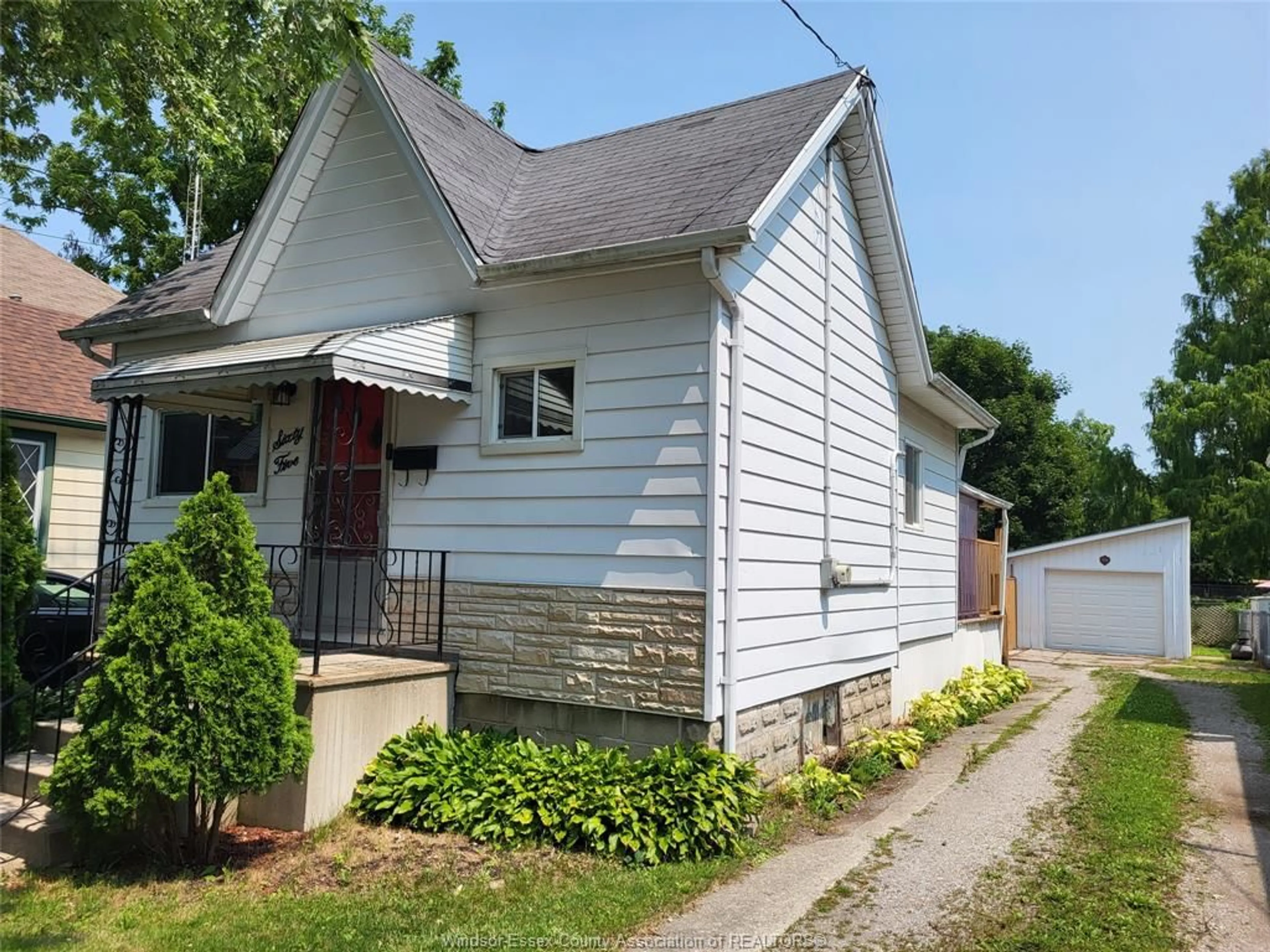 Home with vinyl exterior material, street for 65 PRINCE St, Chatham Ontario N7M 4N8