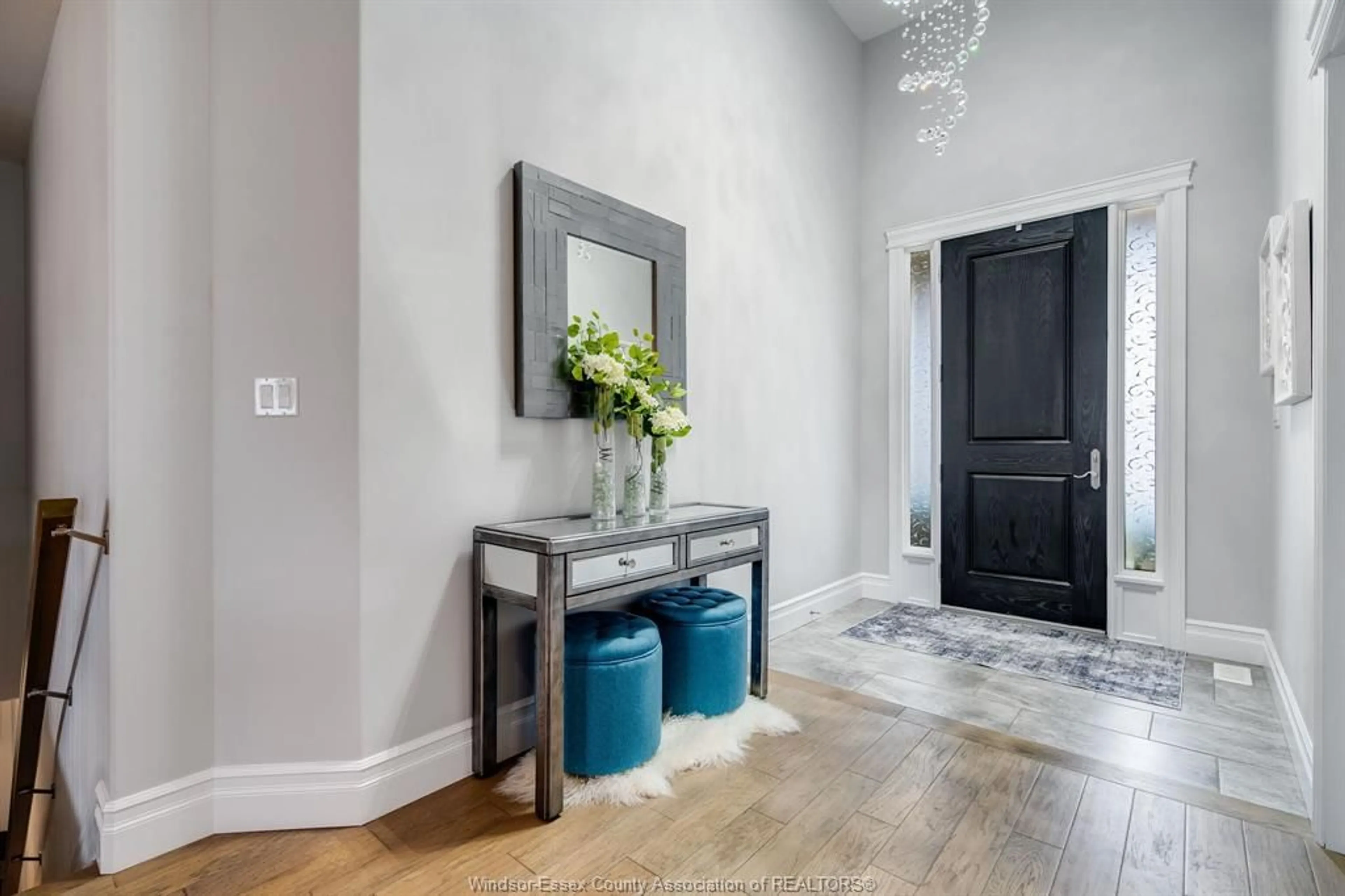Indoor entryway for 1454 Cypress Ave, Windsor Ontario N8P 0E2