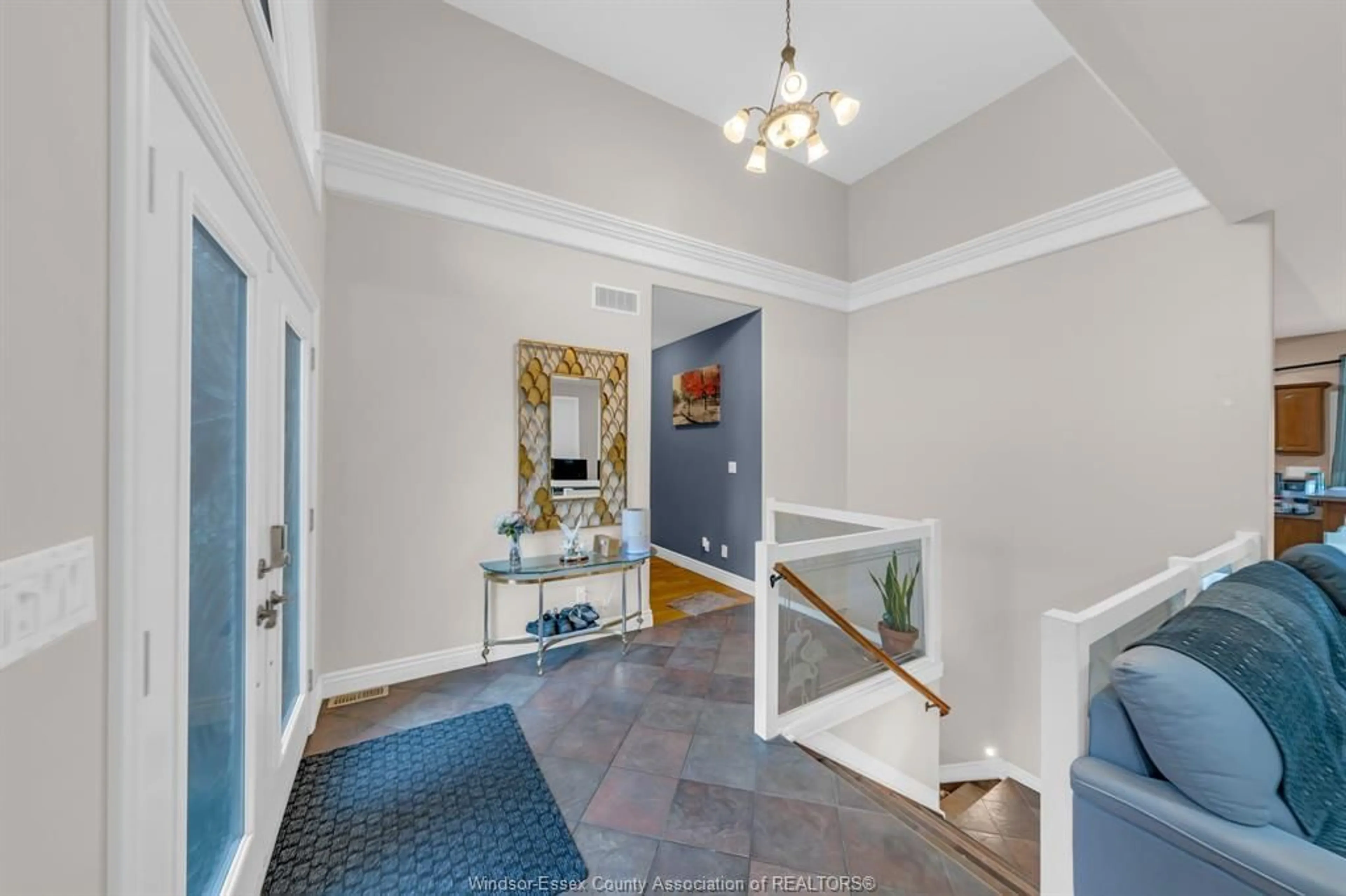 Indoor entryway for 77 Whelan Dr, Amherstburg Ontario N9V 4B6