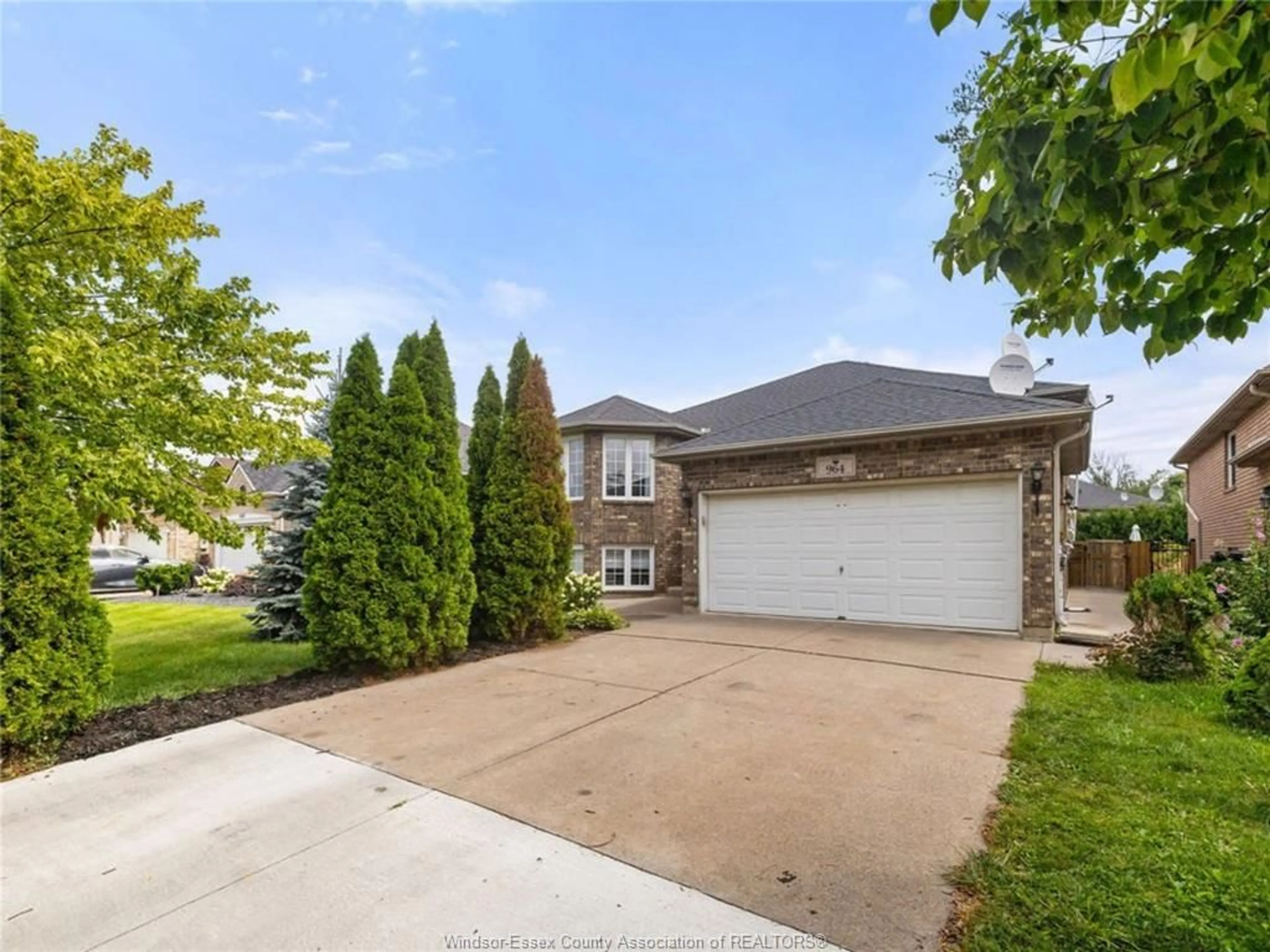 A pic from outside/outdoor area/front of a property/back of a property/a pic from drone, street for 964 GREENPARK, Windsor Ontario N8P 1J1
