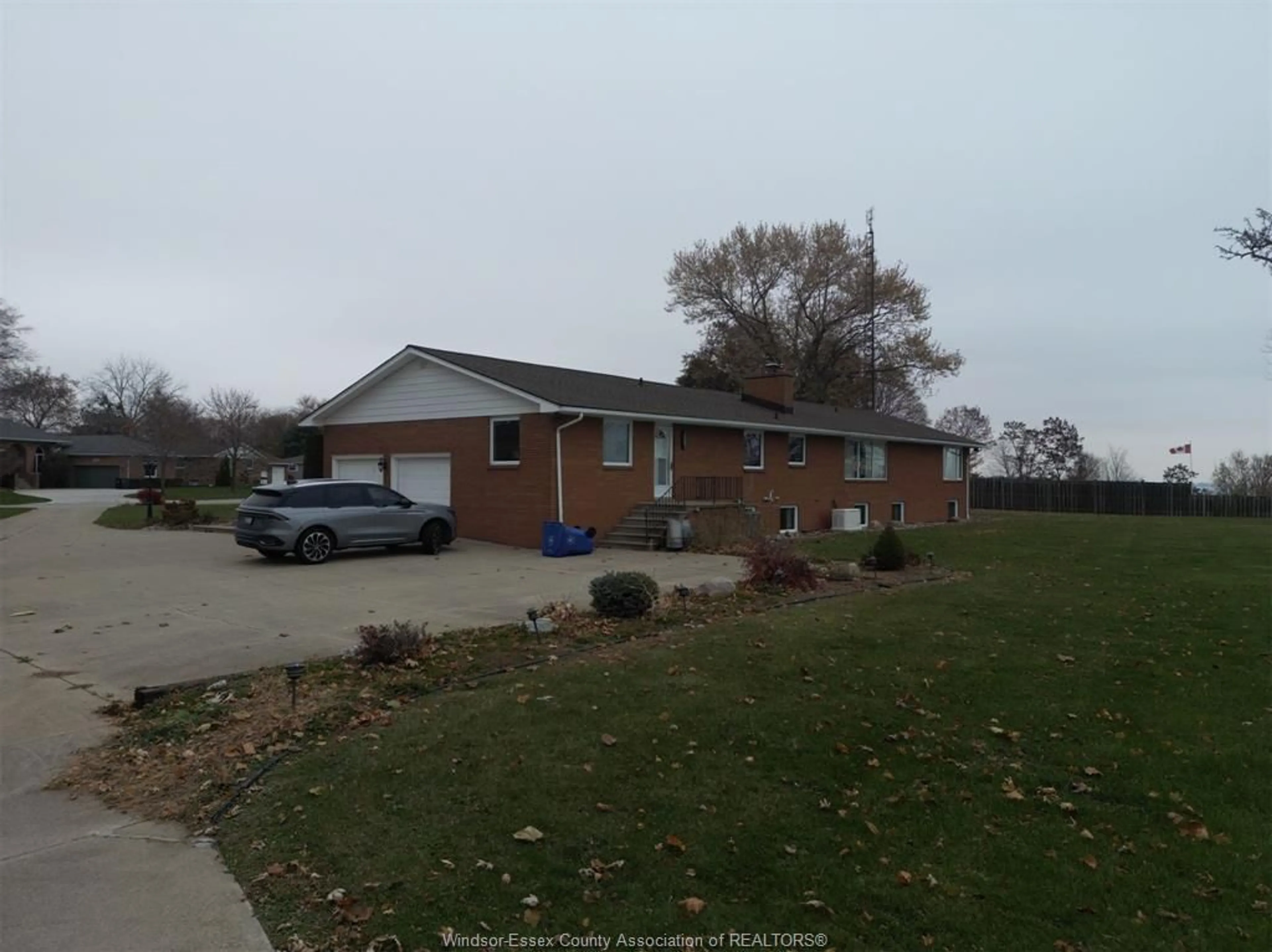 A pic from outside/outdoor area/front of a property/back of a property/a pic from drone, unknown for 1239 OXFORD & LOT 13 OXFORD Ave, Kingsville Ontario N9Y 2S8