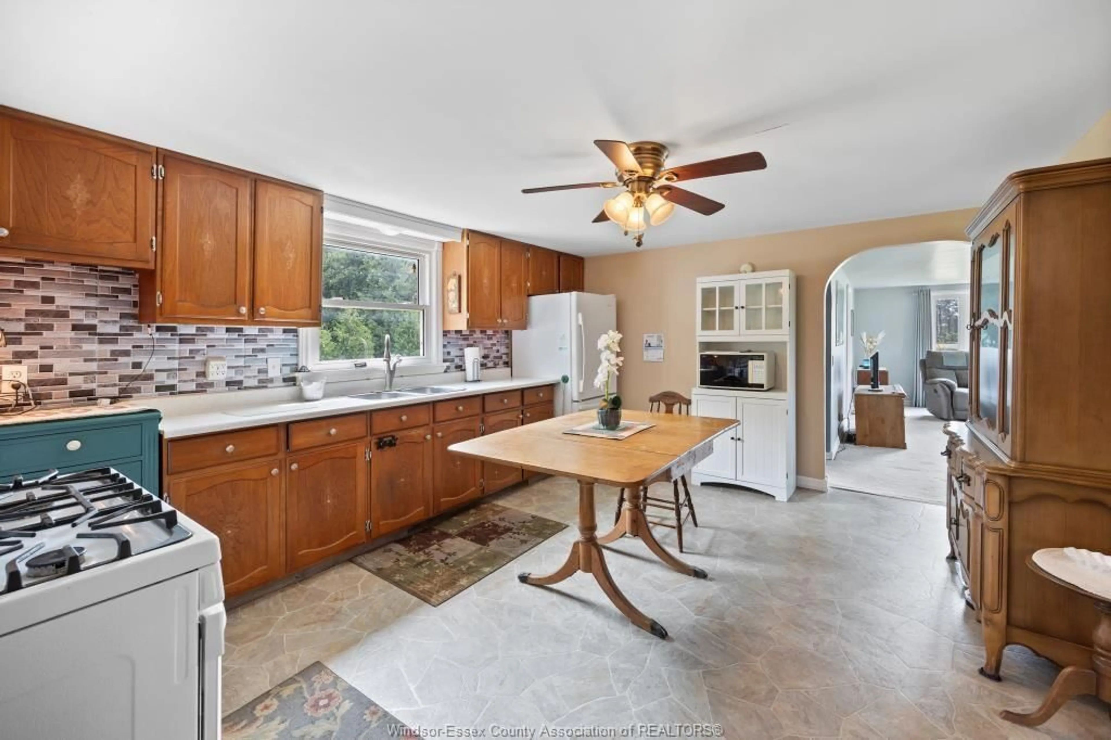 Open concept kitchen, ceramic/tile floor for 3712 3RD CONCESSION, Harrow Ontario N0R 1G0