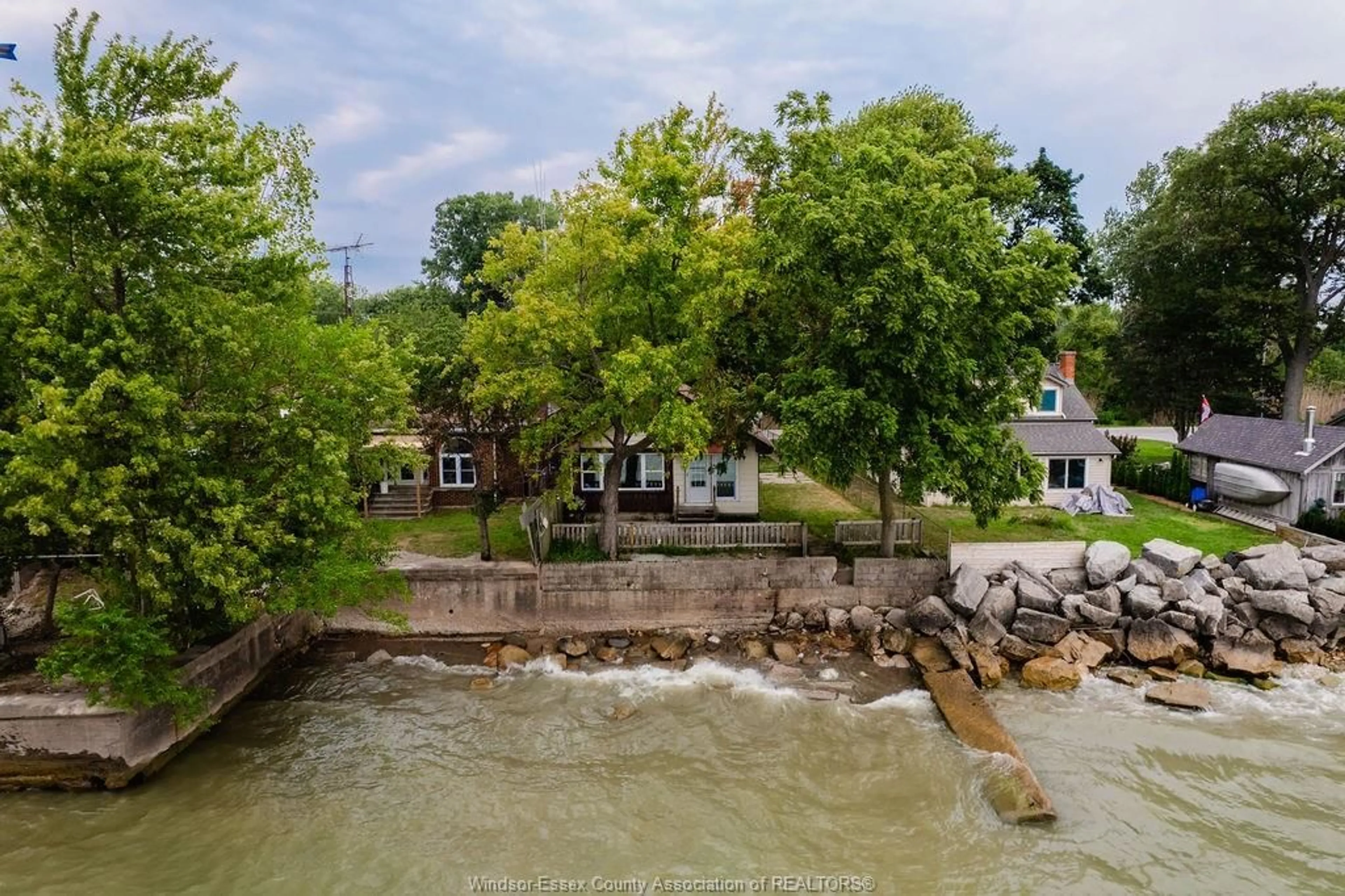 A pic from outside/outdoor area/front of a property/back of a property/a pic from drone, water/lake/river/ocean view for 1437 HERITAGE Rd, Kingsville Ontario N9Y 2E6