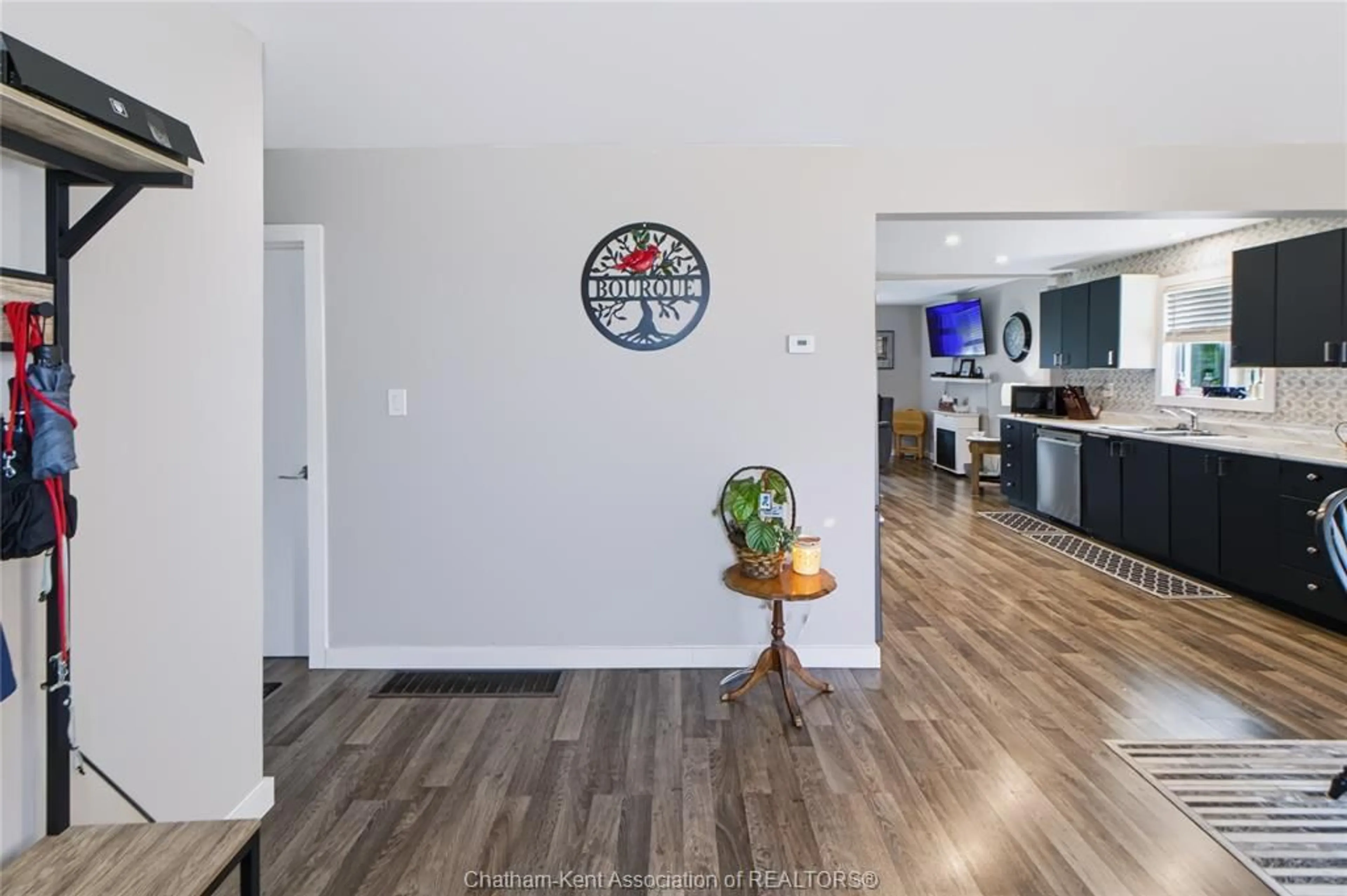 Indoor entryway for 612 SIMCOE St, Warwick-Watford Ontario N0M 2S0