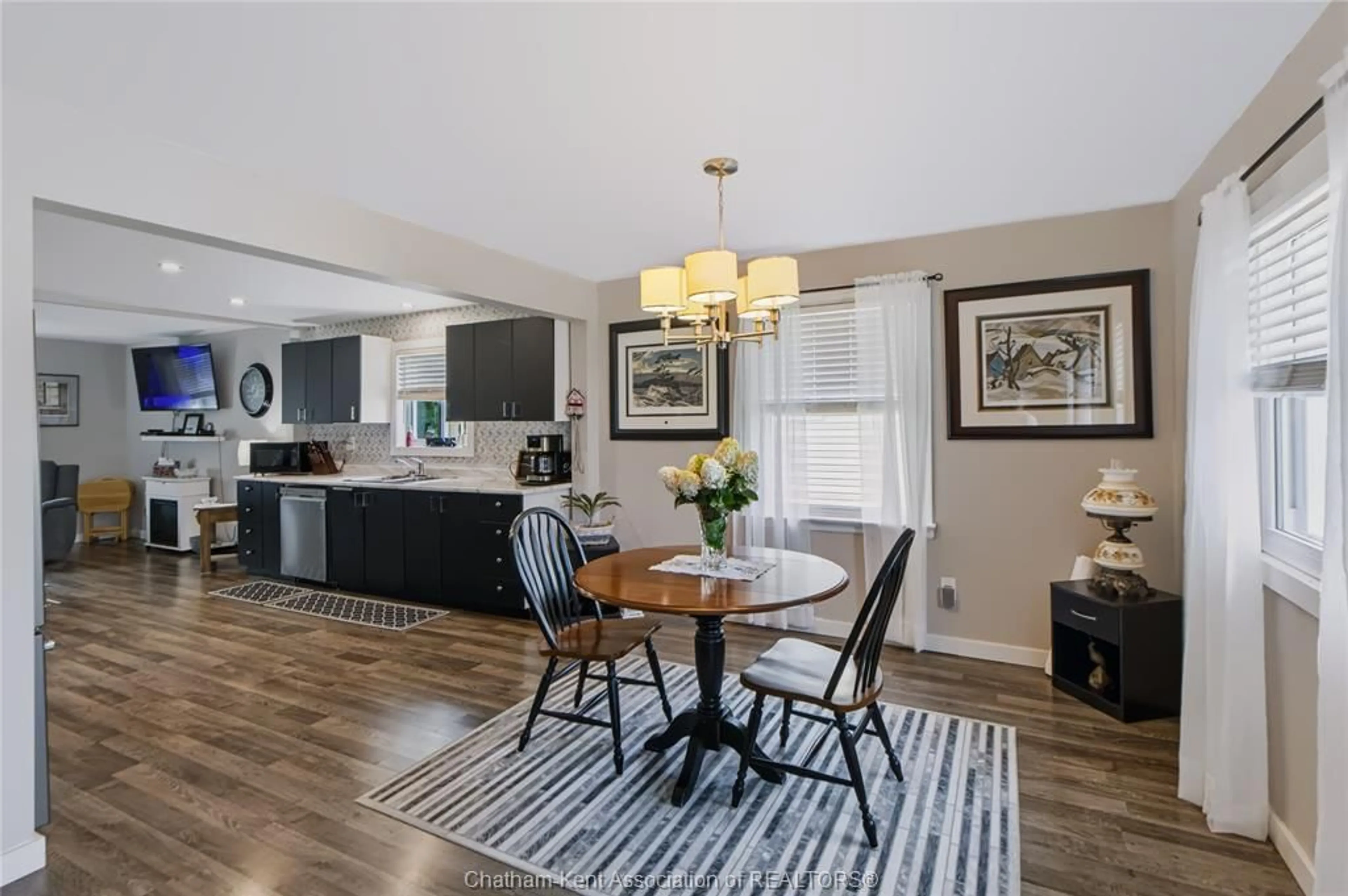 Open concept kitchen, unknown for 612 SIMCOE St, Warwick-Watford Ontario N0M 2S0