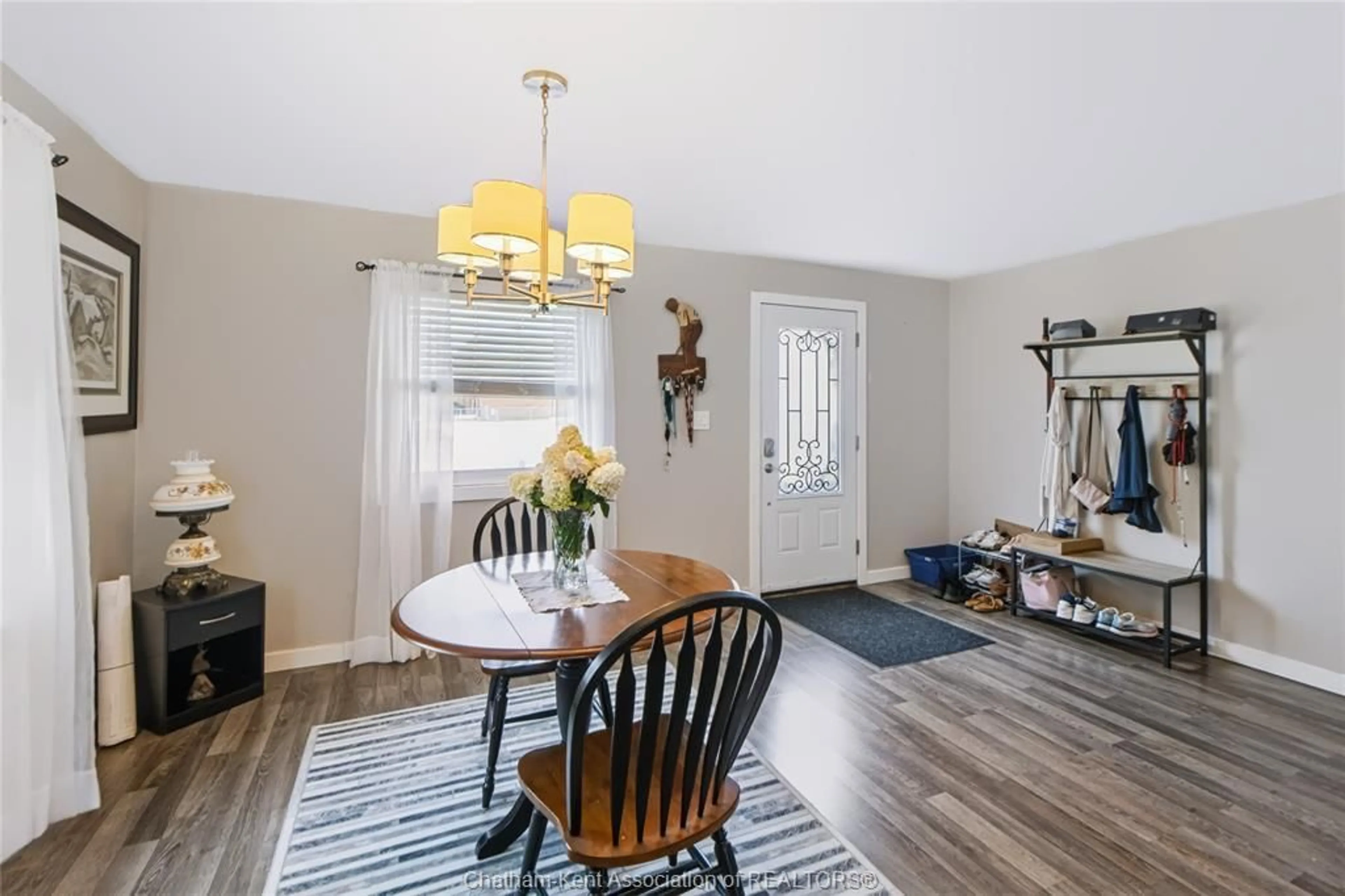 Dining room, wood/laminate floor for 612 SIMCOE St, Warwick-Watford Ontario N0M 2S0