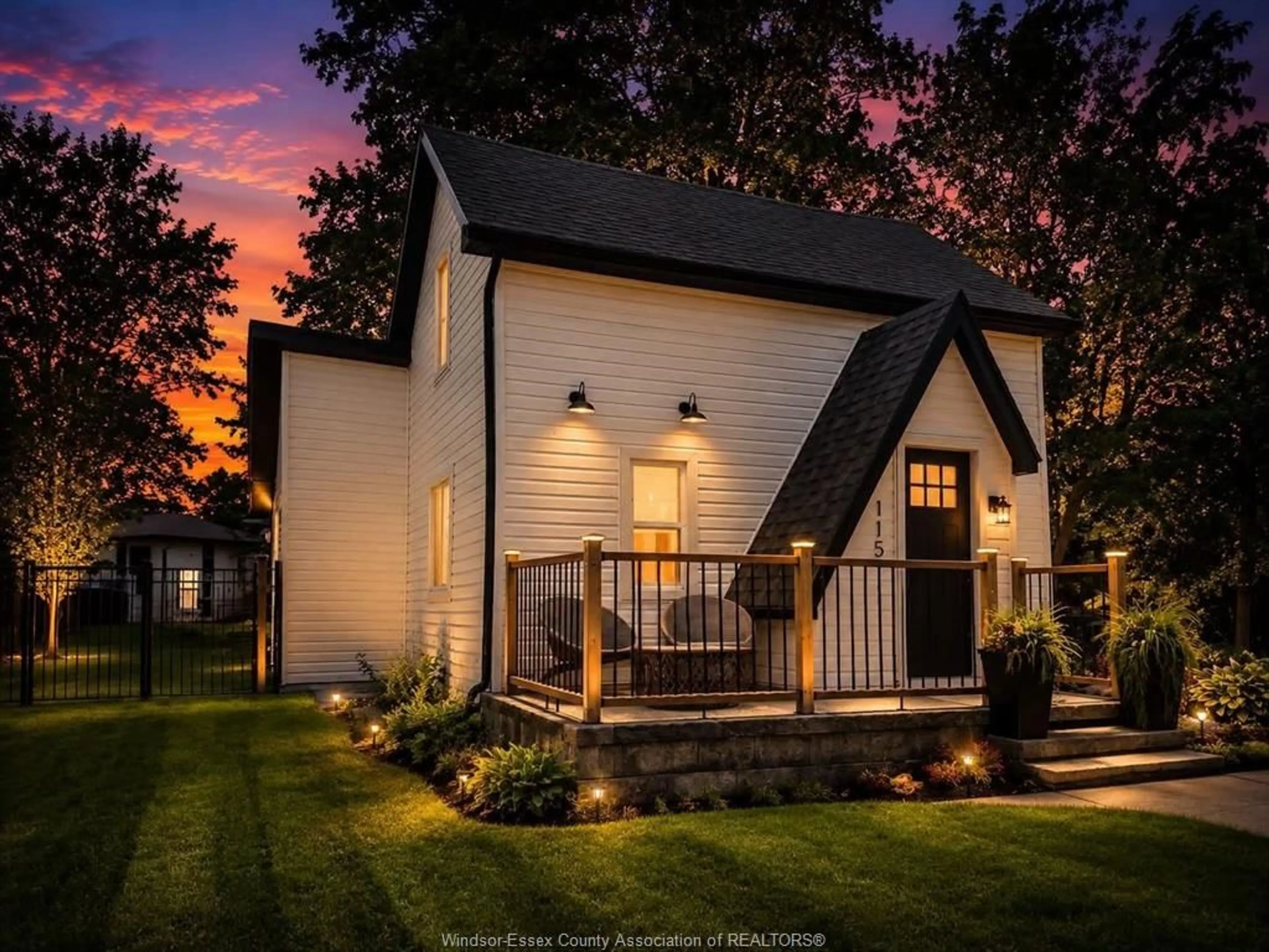 Home with vinyl exterior material, street for 115 WILLIAM St, Merlin Ontario N0P 1W0