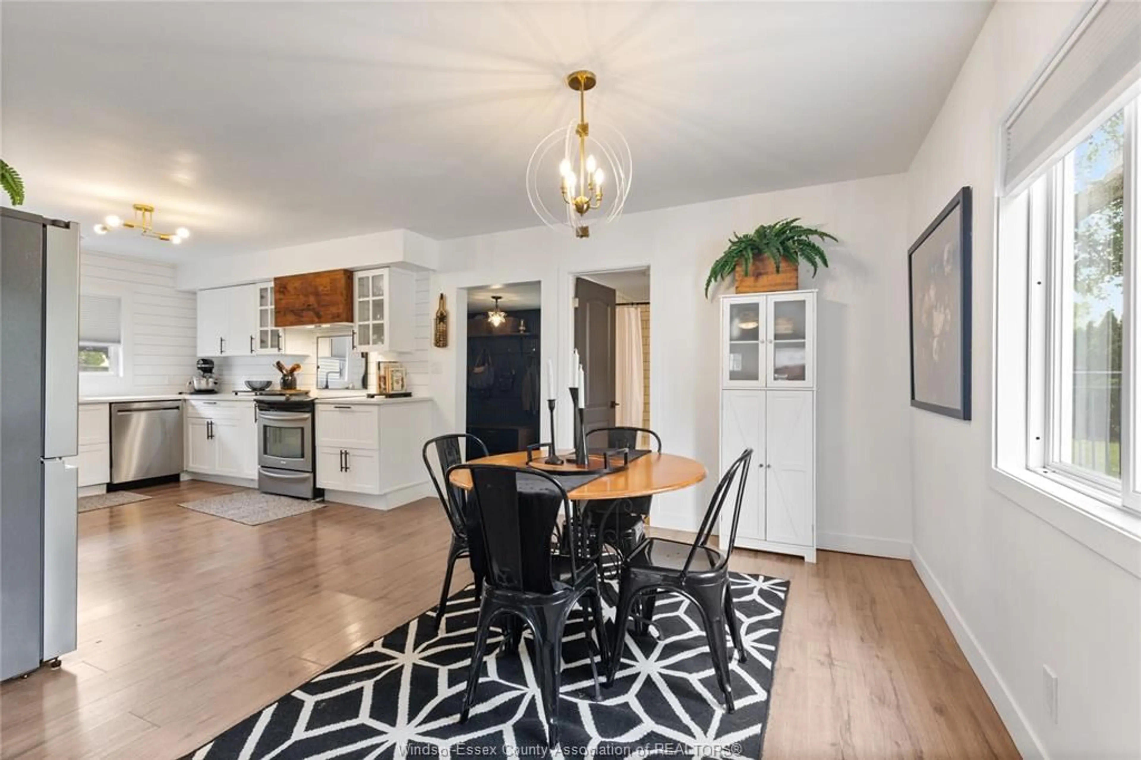 Open concept kitchen, wood/laminate floor for 115 WILLIAM St, Merlin Ontario N0P 1W0