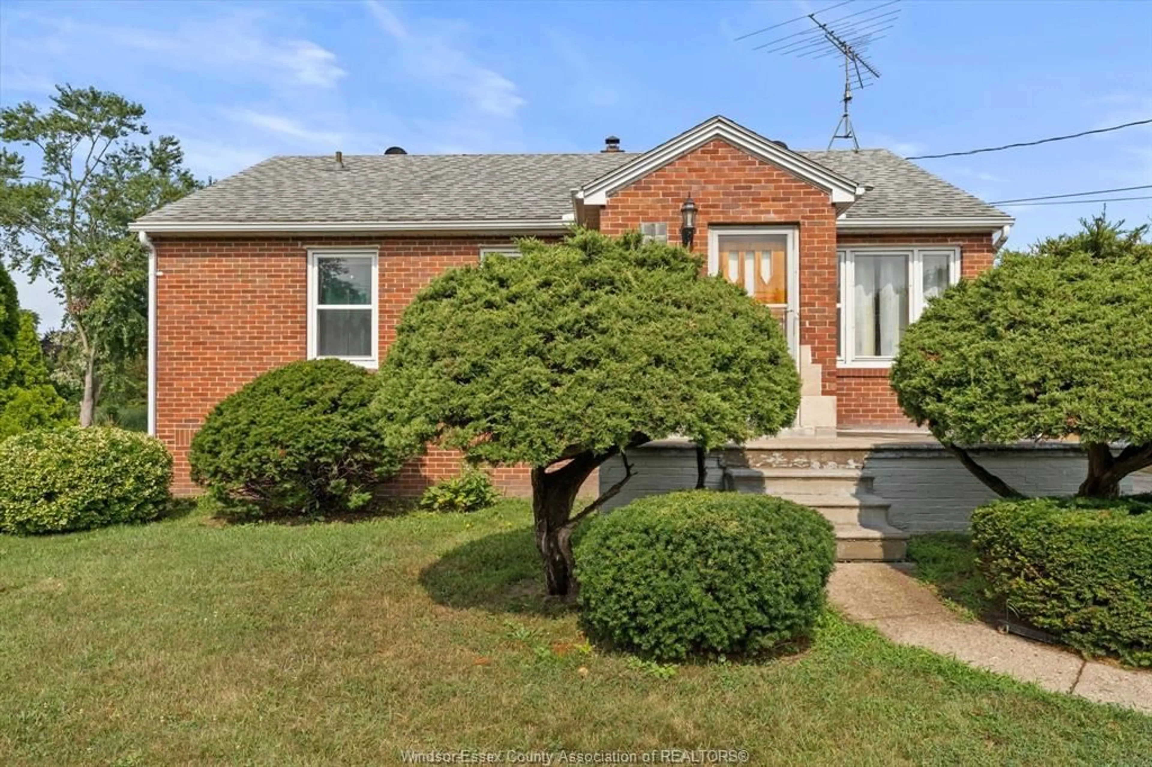 Home with brick exterior material, street for 1226 SURREY Dr, LaSalle Ontario N9H 1A9