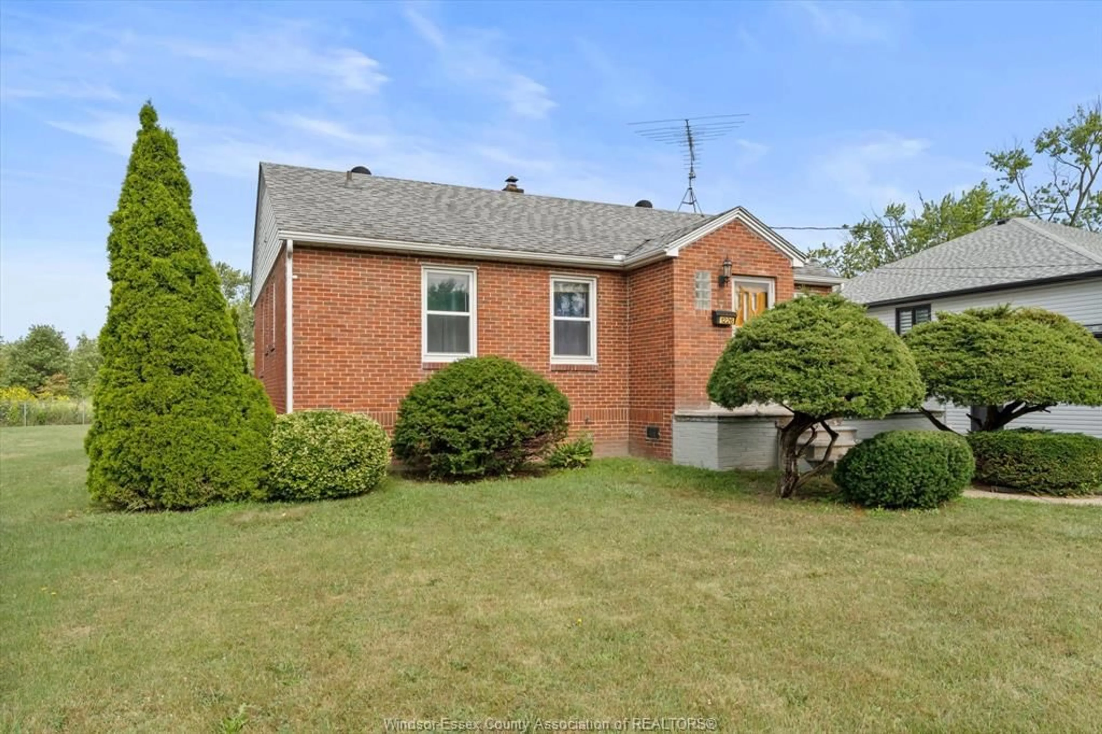 Home with brick exterior material, street for 1226 SURREY Dr, LaSalle Ontario N9H 1A9
